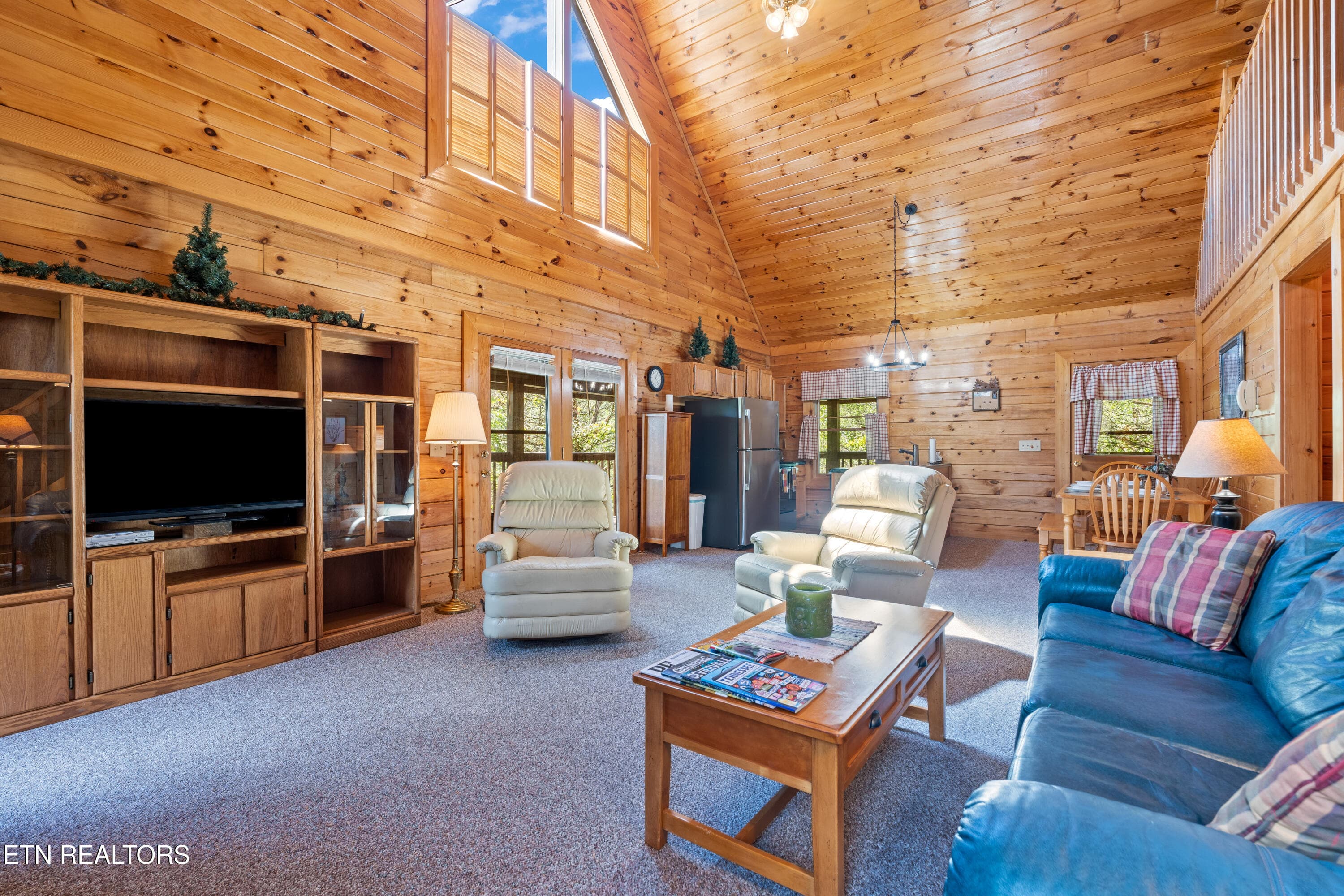 2234 LR into Kit - 2234 Eagle Feather Drive, Sevierville, TN 37876, Sevierville