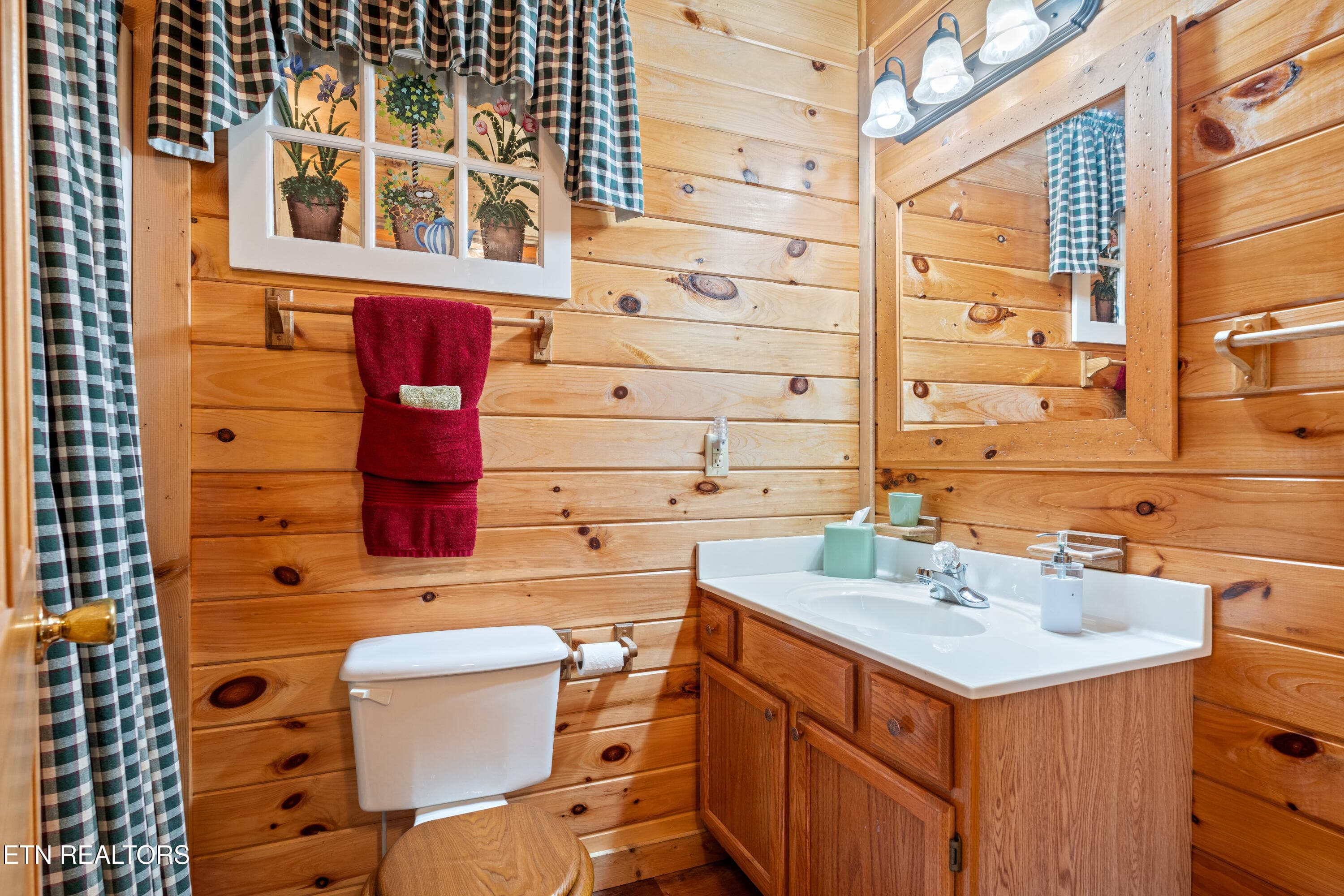 2234 Primary Bath - 2234 Eagle Feather Drive, Sevierville, TN 37876, Sevierville