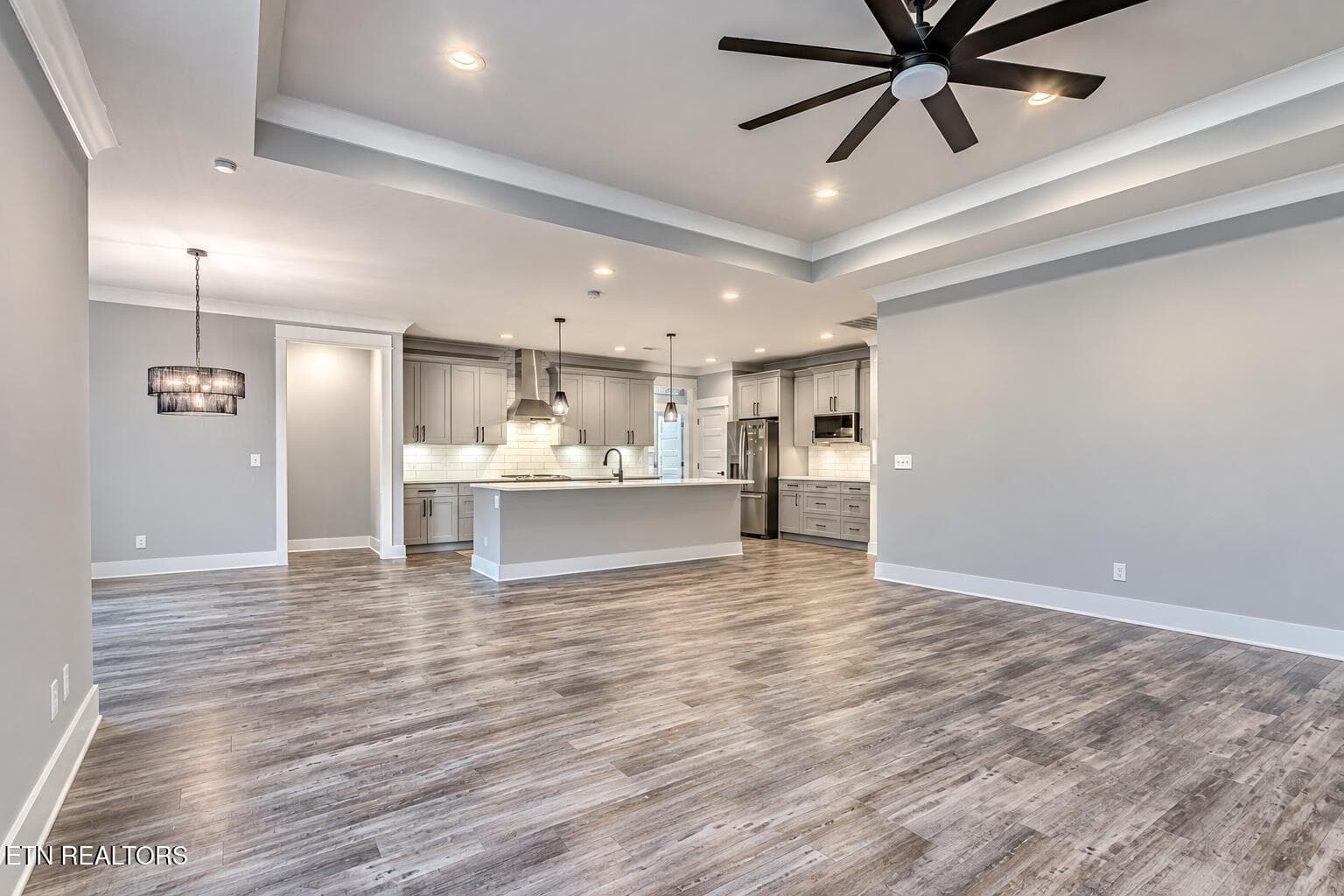 Empty Modern Open-Plan Kitchen and Livin - 323 Shadows Lawn Drive, Athens, TN 37303