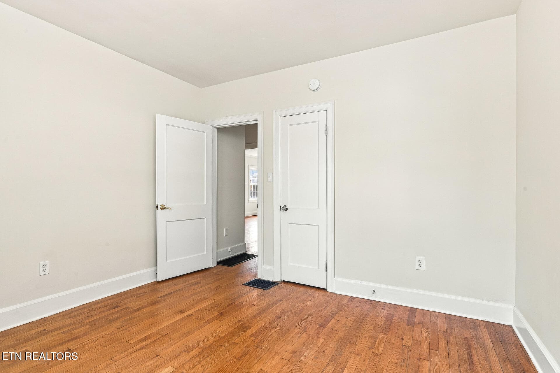017-3d325b22-2bc5-5b1a-8a56-0358ac345184 - 5608 Chapman Hwy, Knoxville, TN 37920, Knoxville