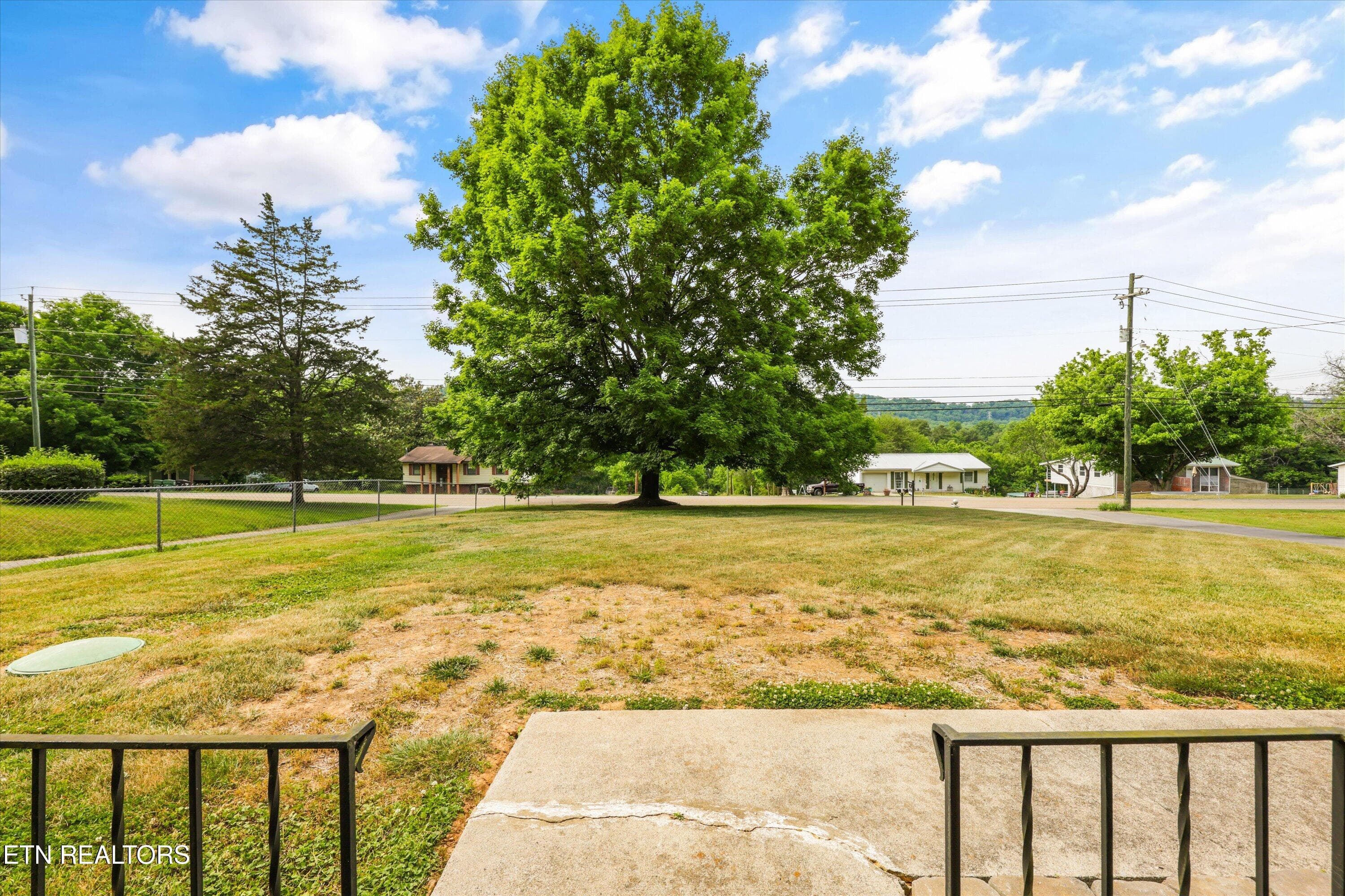 Front Yard - 5524 Carter Rd, Knoxville, TN 37918, Knoxville