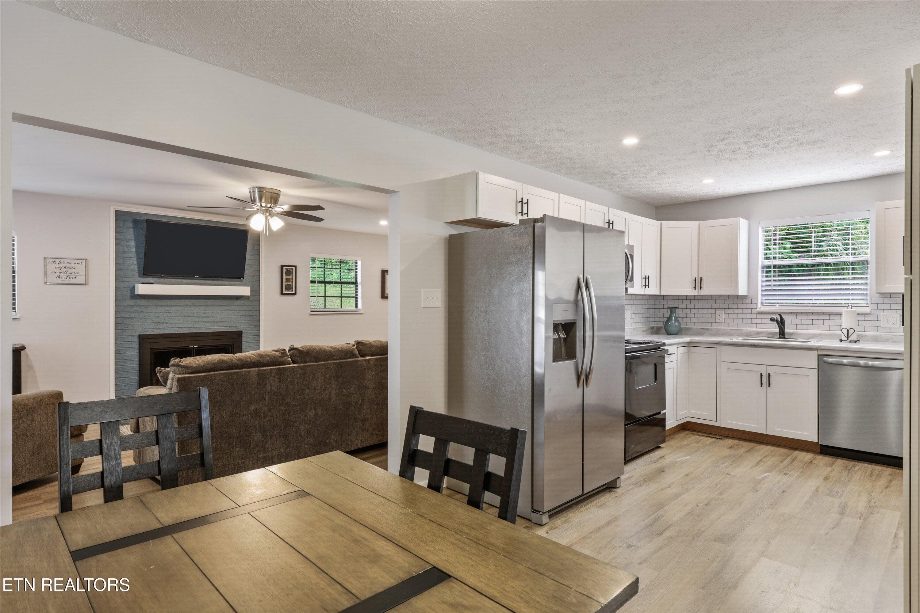 Kitchen - 5524 Carter Rd, Knoxville, TN 37918, Knoxville