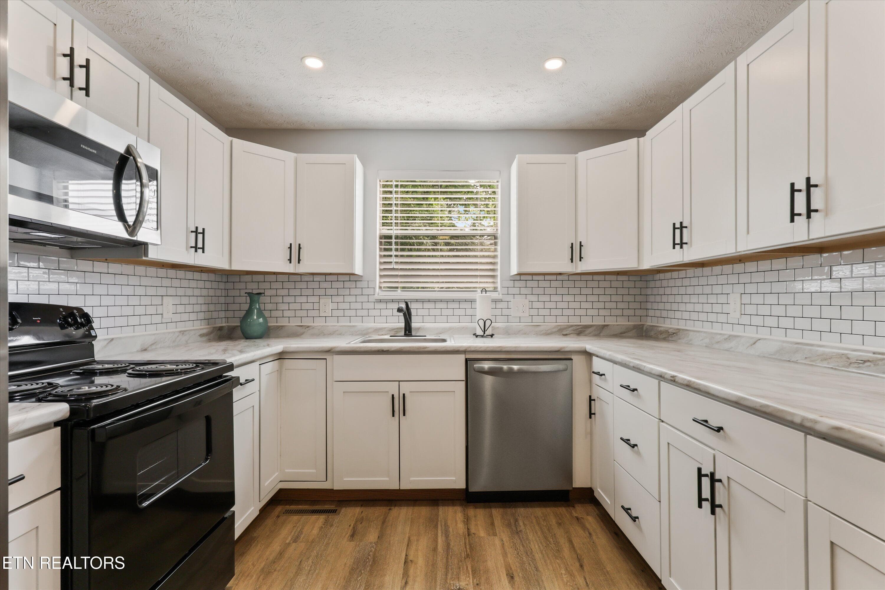Kitchen - 5524 Carter Rd, Knoxville, TN 37918, Knoxville