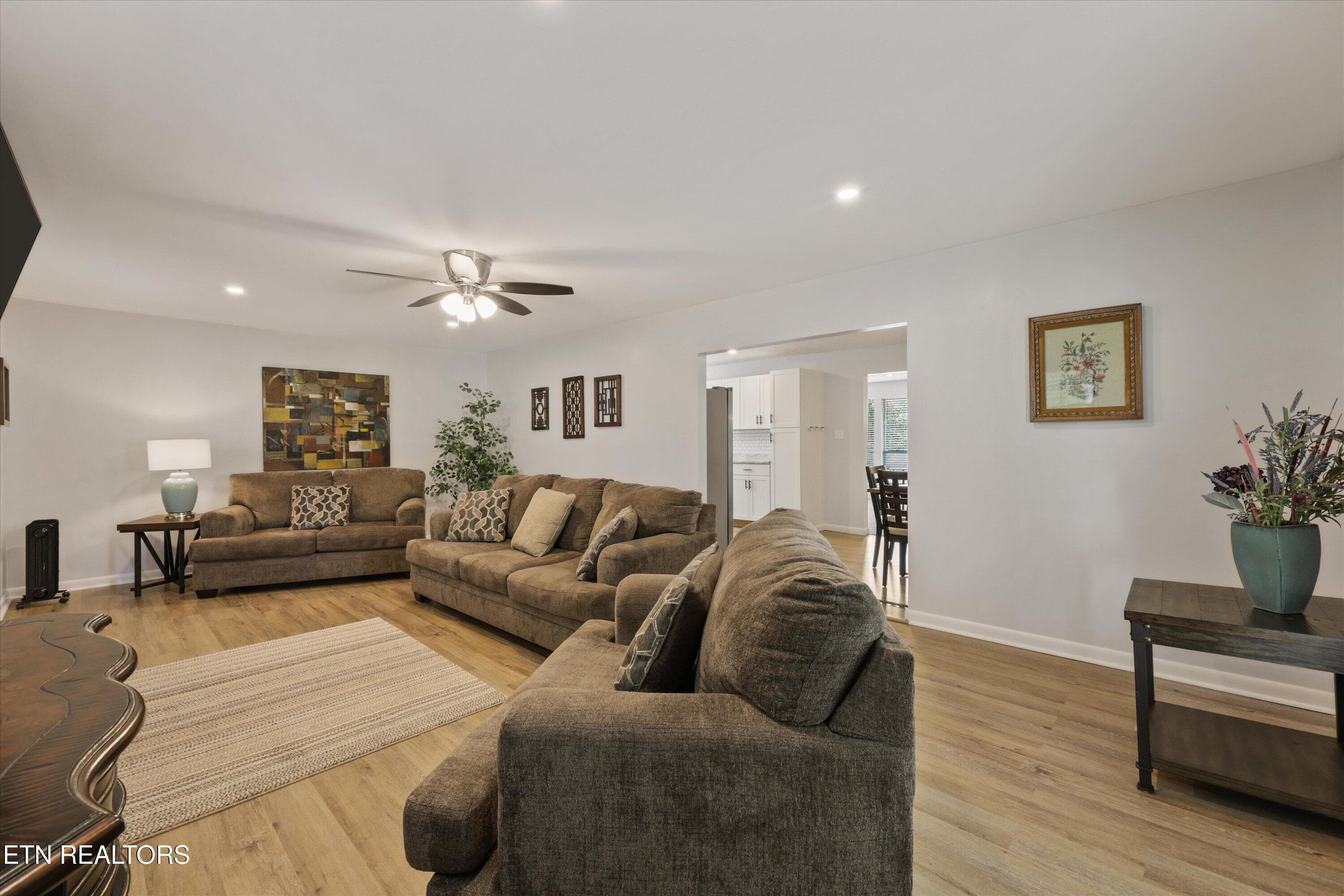 Living Room - 5524 Carter Rd, Knoxville, TN 37918, Knoxville