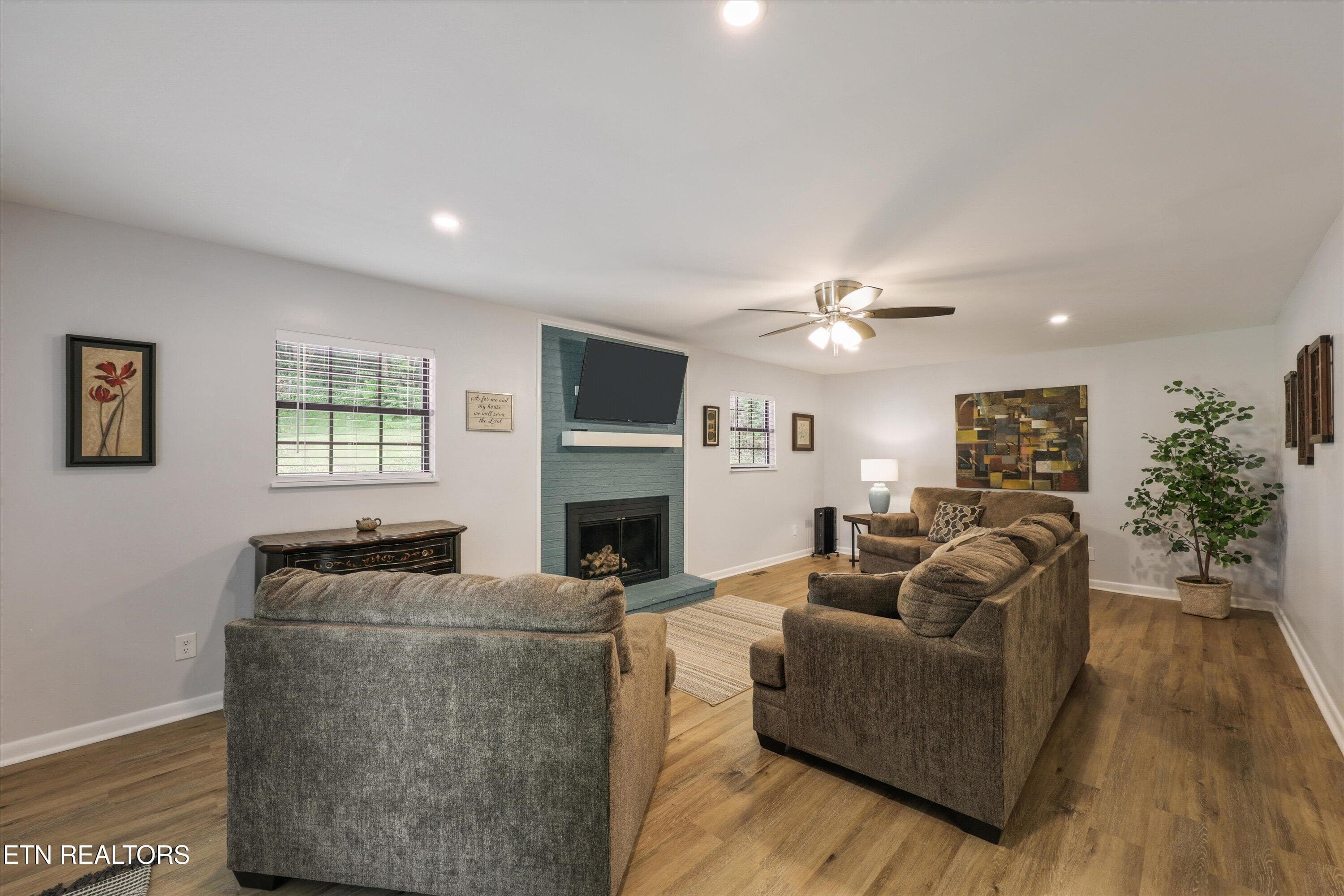 Living Room - 5524 Carter Rd, Knoxville, TN 37918, Knoxville