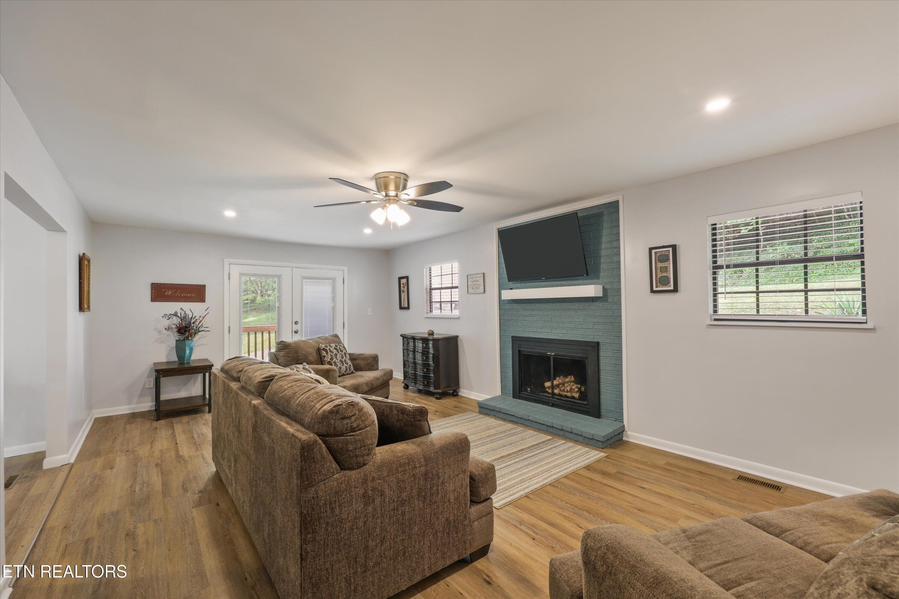 Living Room - 5524 Carter Rd, Knoxville, TN 37918, Knoxville
