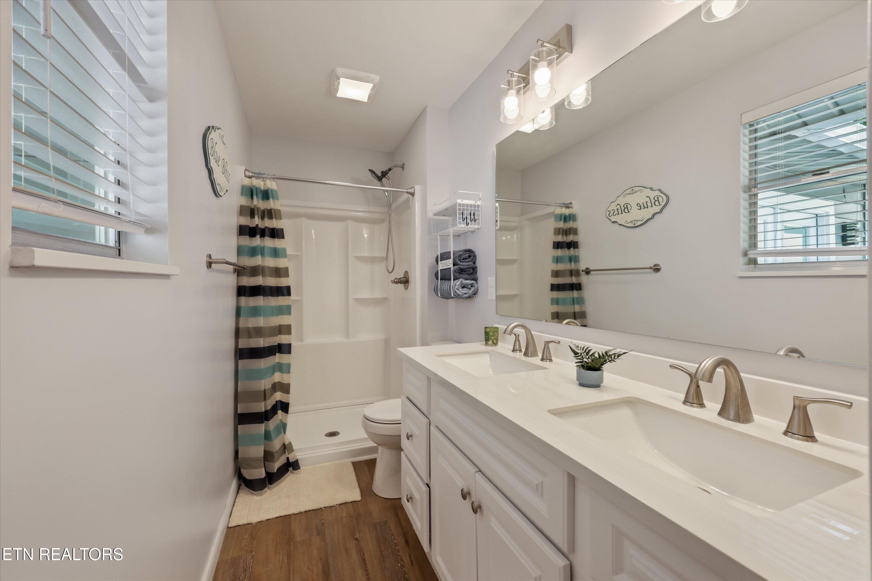 Master Bathroom - 5524 Carter Rd, Knoxville, TN 37918, Knoxville