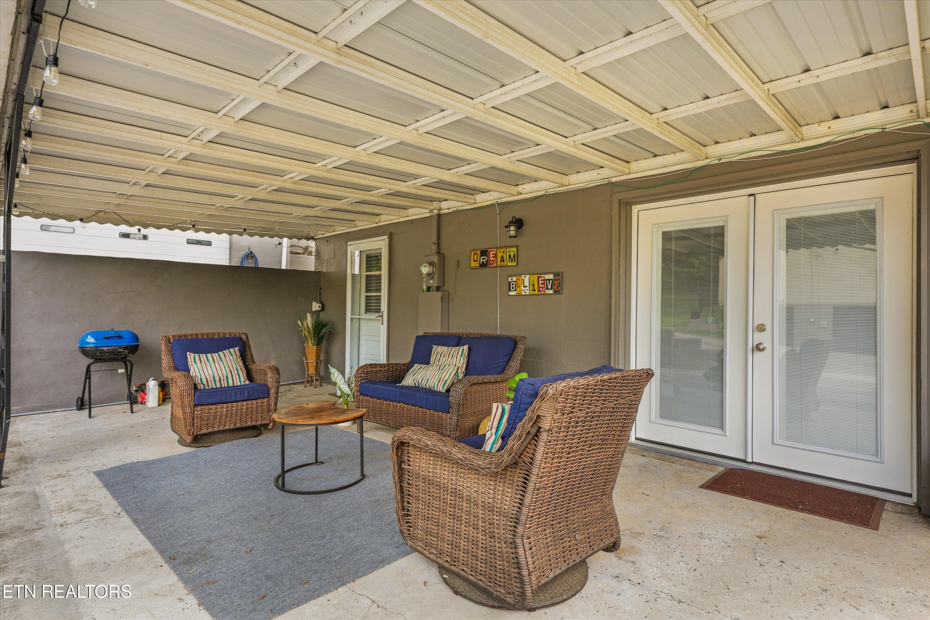 Patio - 5524 Carter Rd, Knoxville, TN 37918, Knoxville
