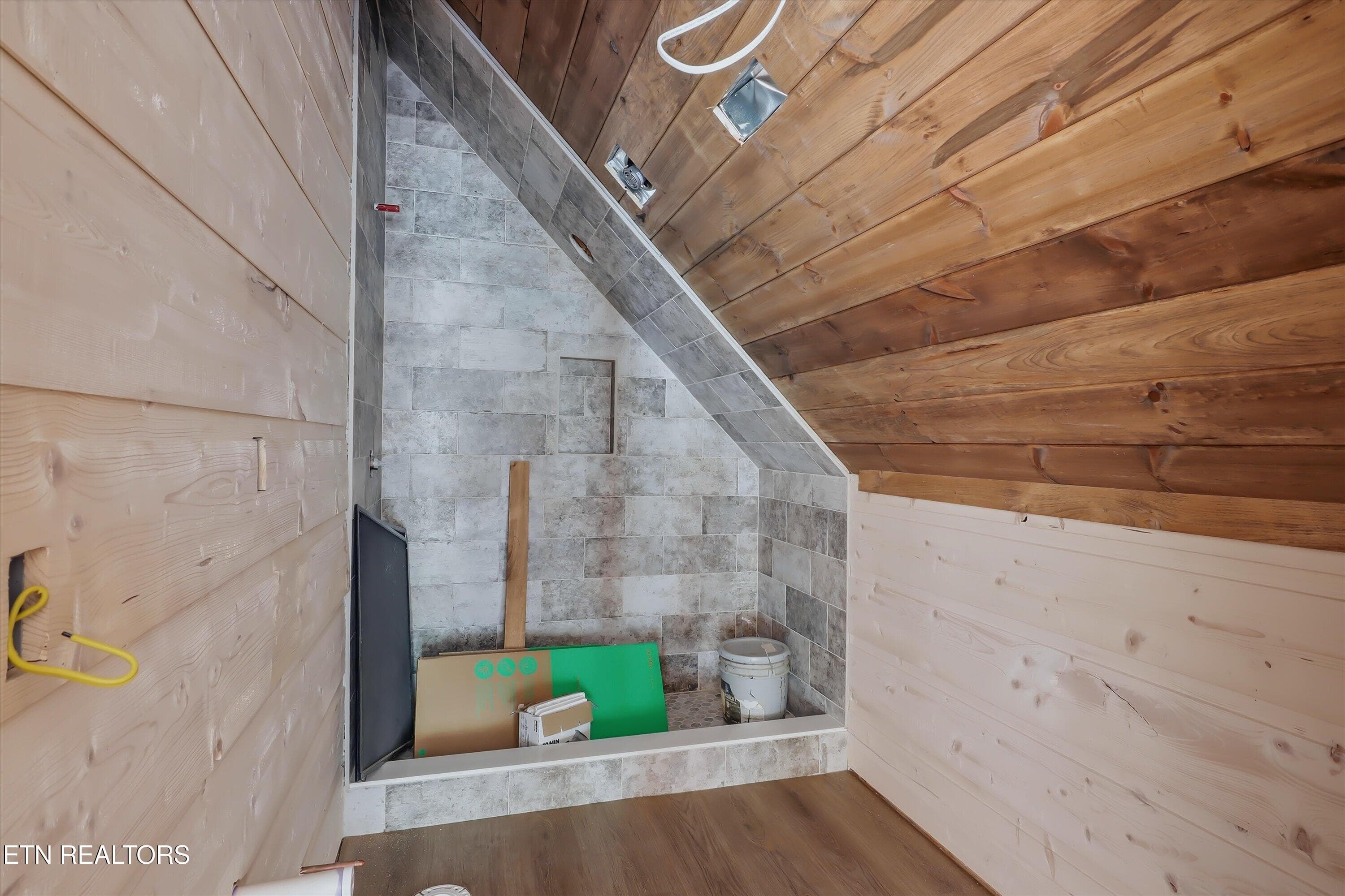 Loft Bathroom Second Level - 3158 Thomas Headrick Rd, Sevierville, TN 37862, Sevierville