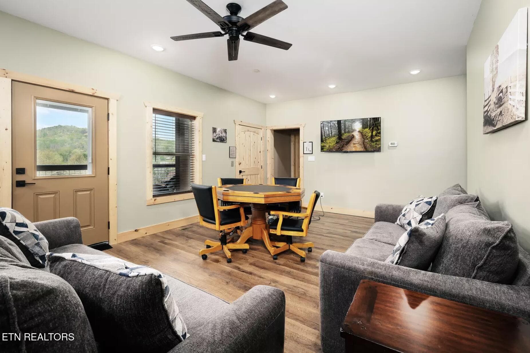 Living/game table space - 3453 Cove Meadows Drive, Sevierville, TN 37862, Sevierville