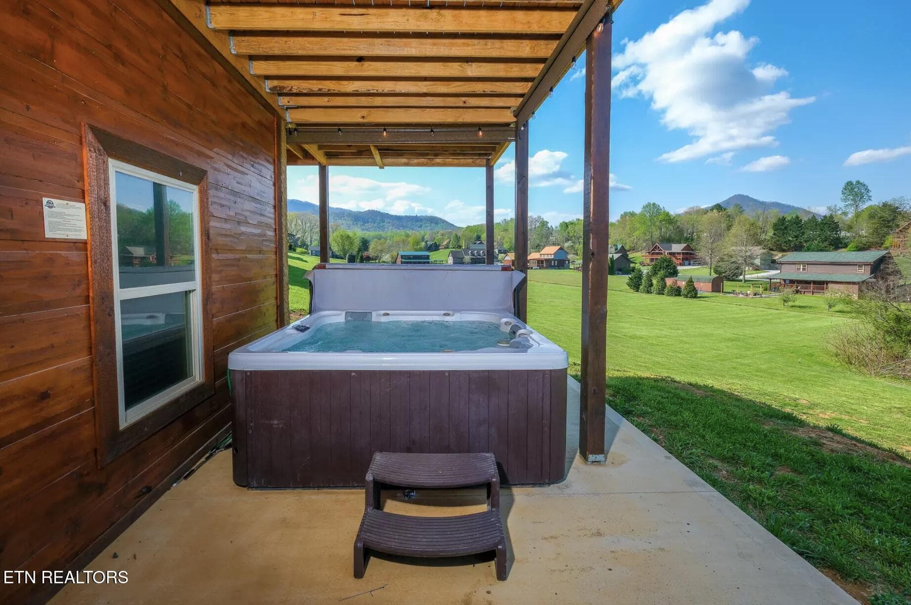 Hot tub - 3453 Cove Meadows Drive, Sevierville, TN 37862, Sevierville