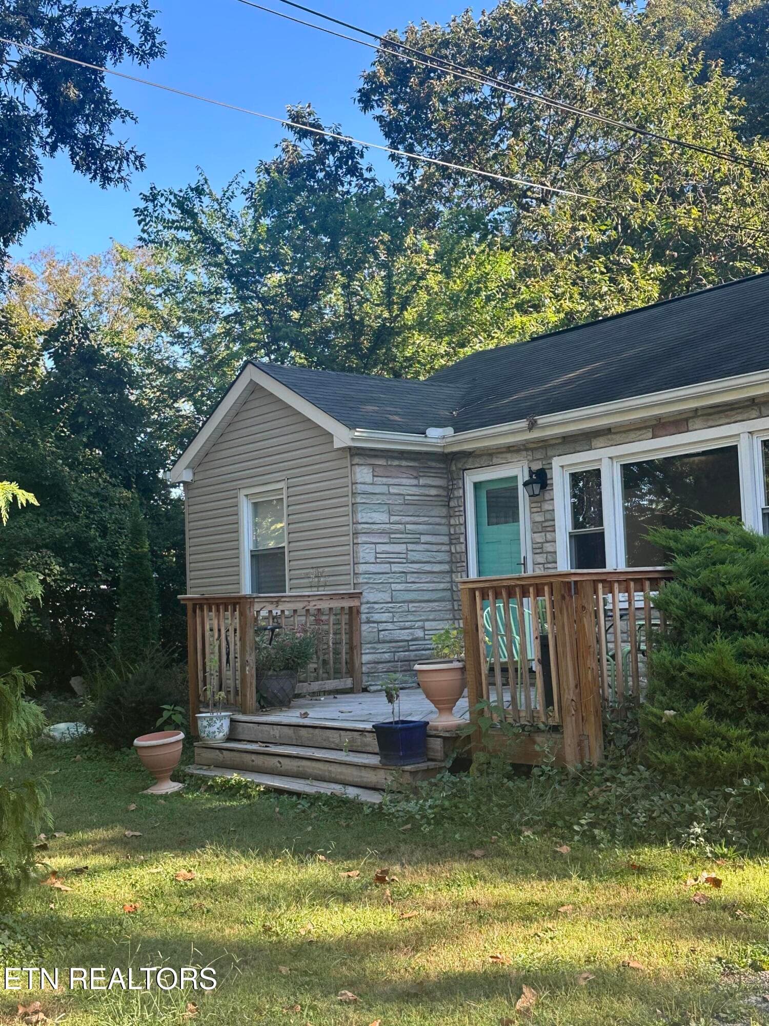 1616 Hollywood Rd, Knoxville, TN 37909
