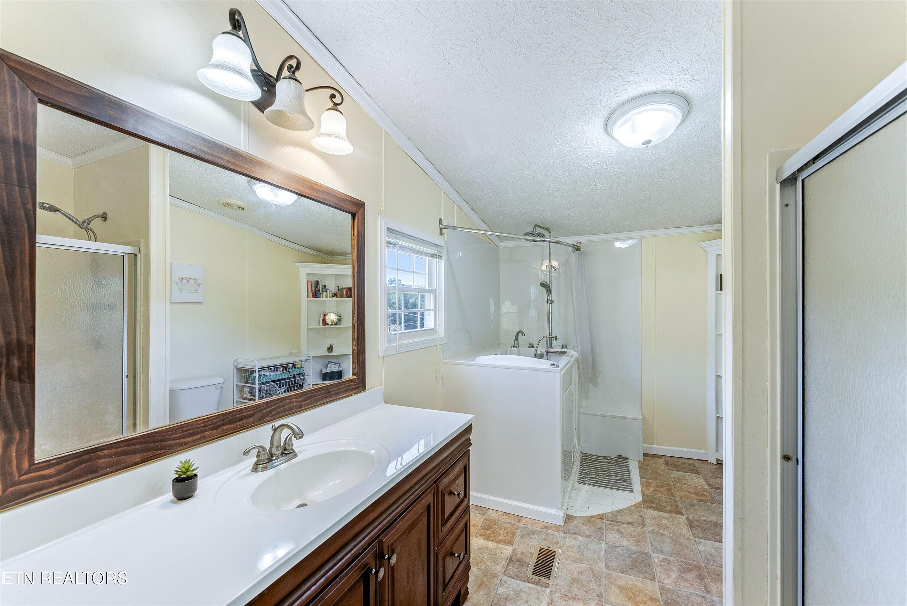 25-Master Bath A1 - 6106 Lanier Rd, Maryville, TN 37801, Maryville
