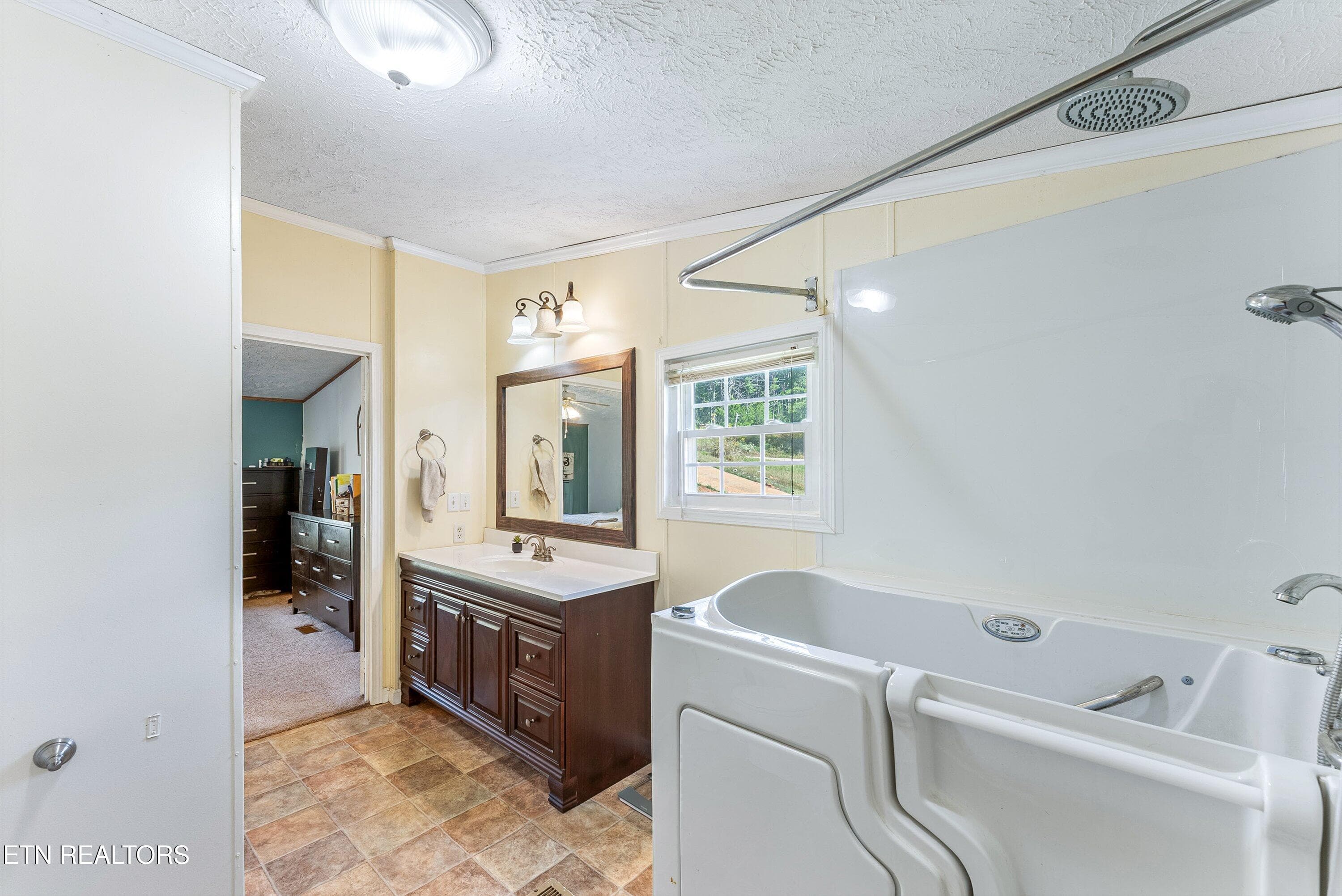 27-Master Bath A3 - 6106 Lanier Rd, Maryville, TN 37801, Maryville