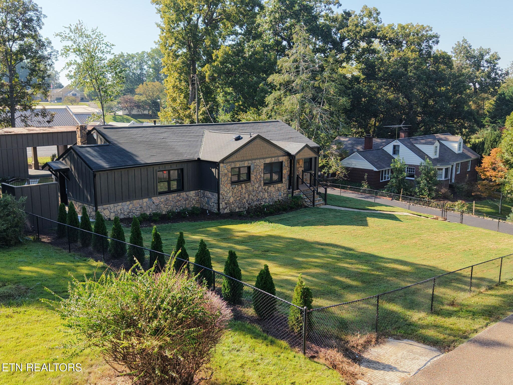 Front - 3434 Kenilworth Lane, Knoxville, TN 37917, Knoxville
