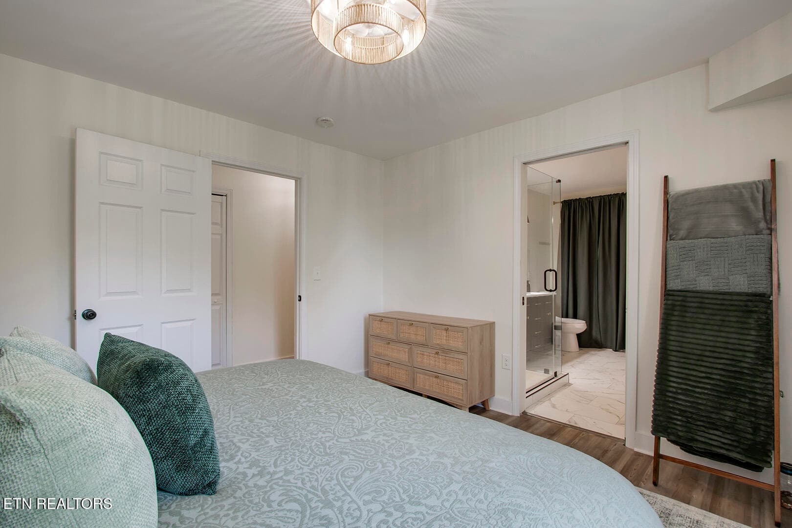 28_SunsetDrive_812_MasterBedroom02 - 812 Sunset Drive, Kingston, TN 37763, Kingston
