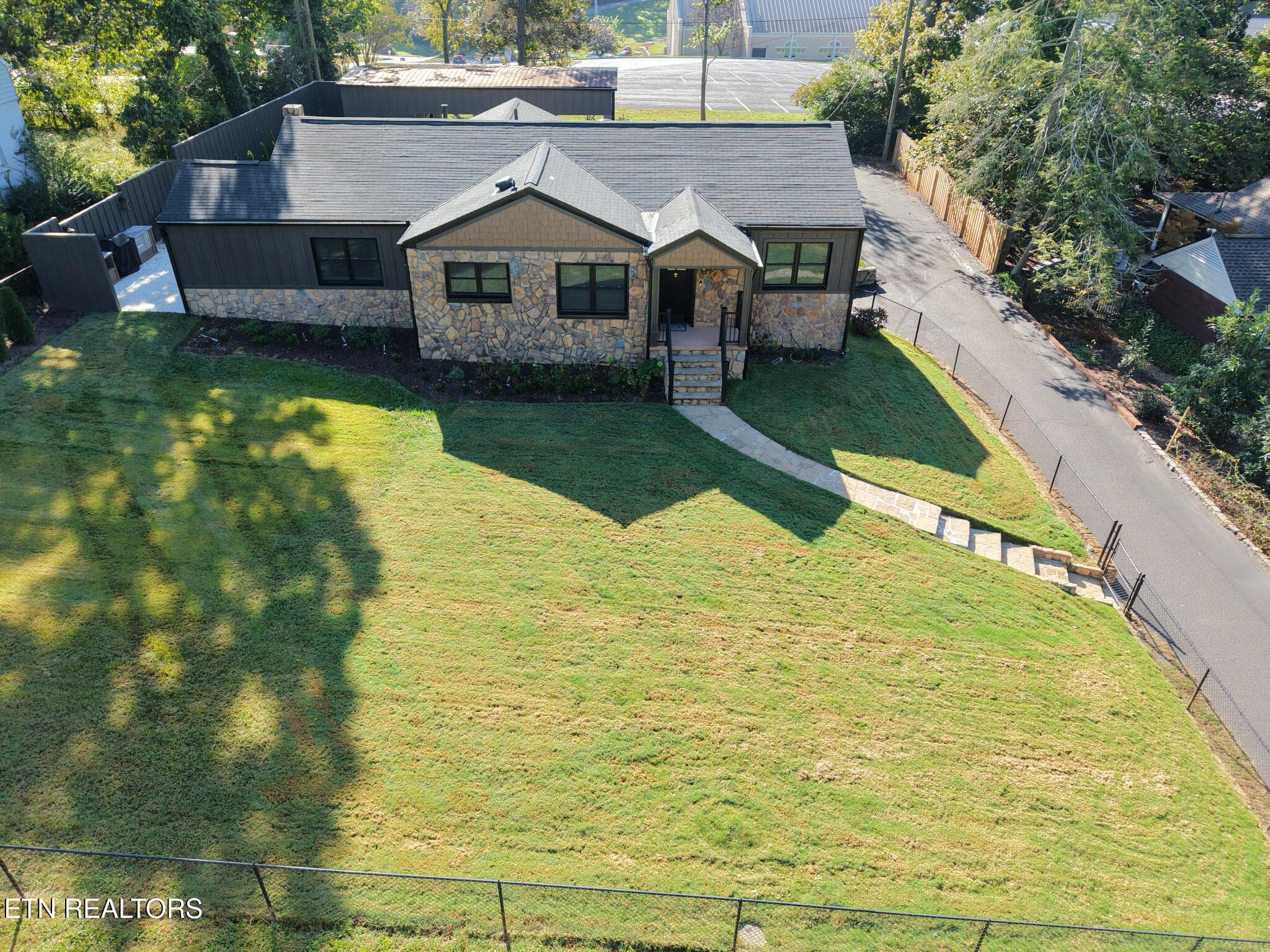 Front - 3434 Kenilworth Lane, Knoxville, TN 37917, Knoxville