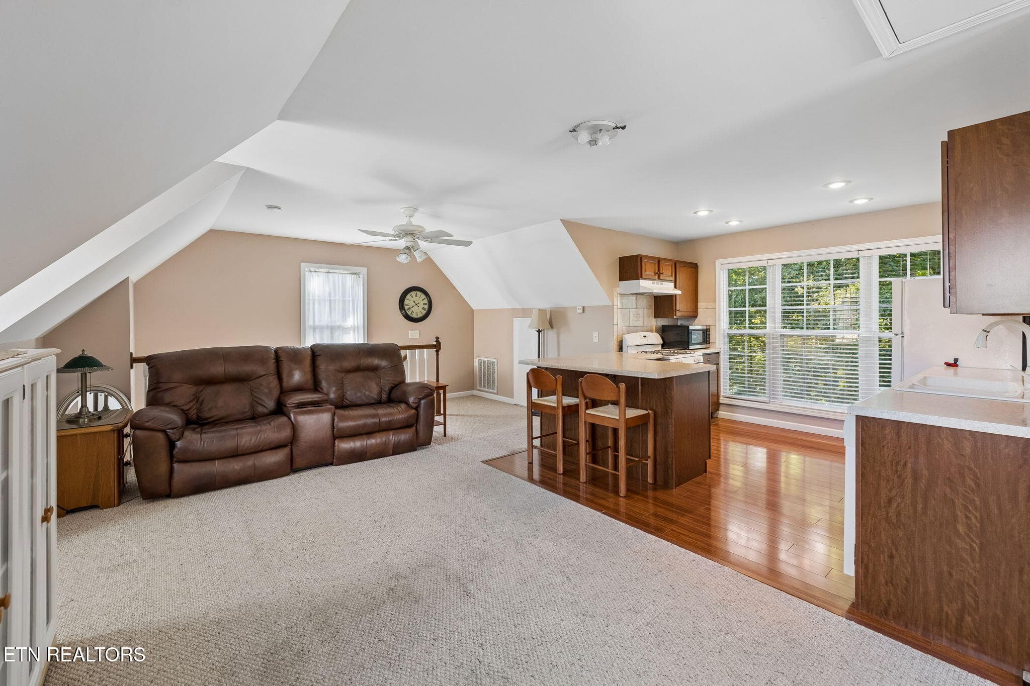 Garage Studio Apartment - 3551 Tolbert Drive, Cookeville, TN 38506, Cookeville