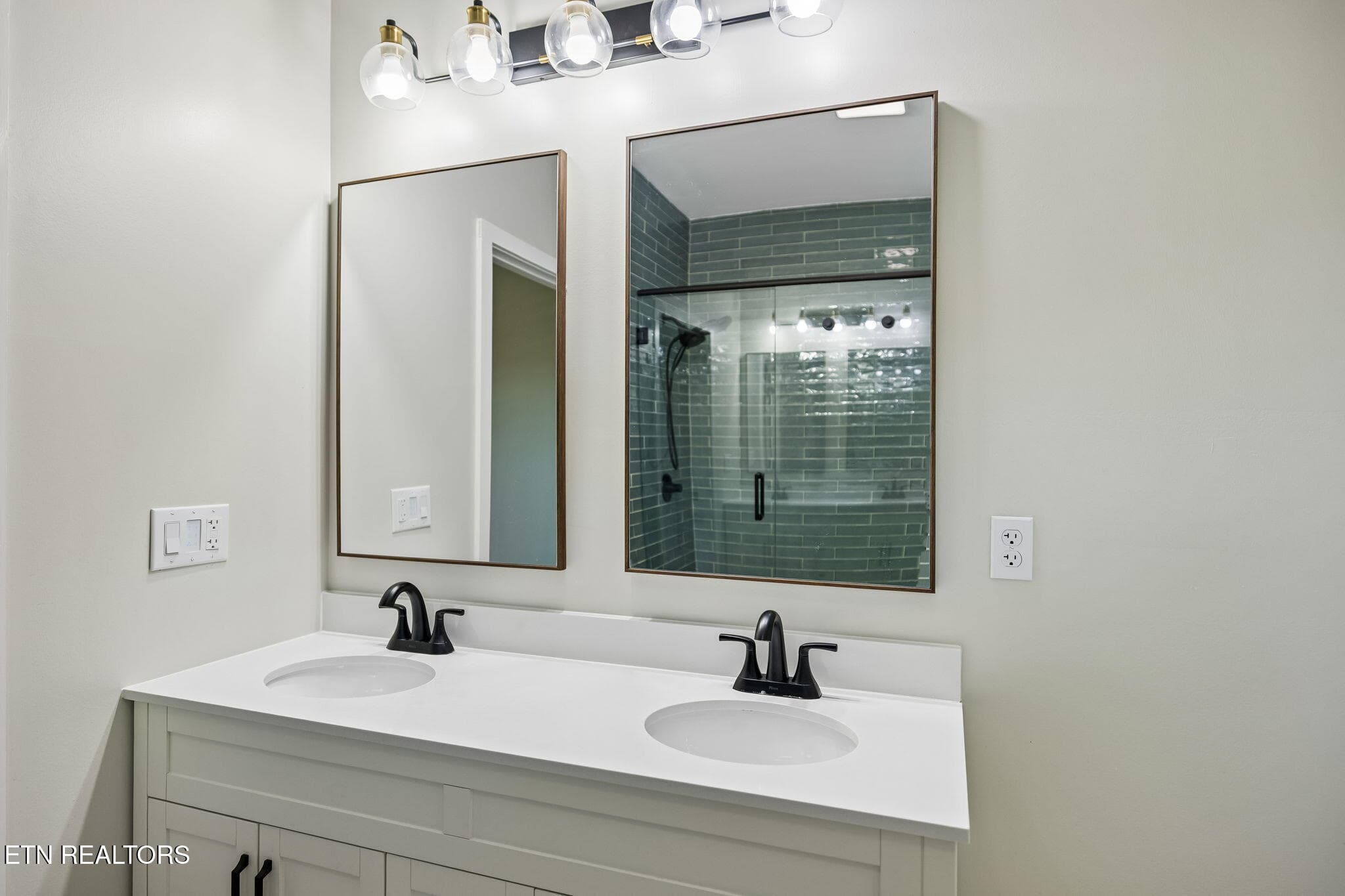 Dual Vanities - 5713 Quail Run Drive, Maryville, TN 37804, Maryville