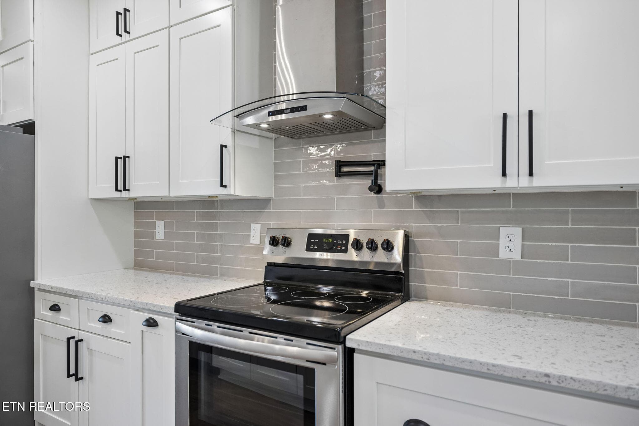 Range with Potfiller - 5713 Quail Run Drive, Maryville, TN 37804, Maryville
