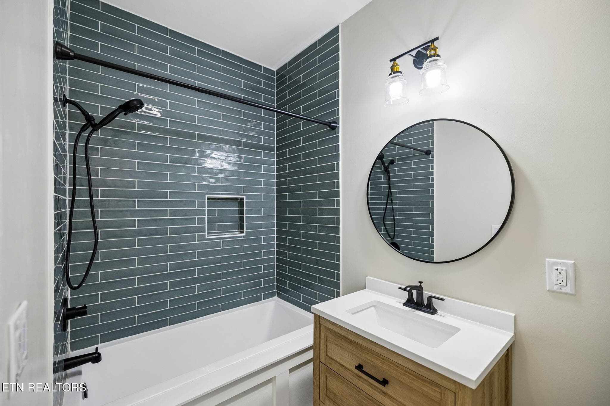 Guest Bath - 5713 Quail Run Drive, Maryville, TN 37804, Maryville