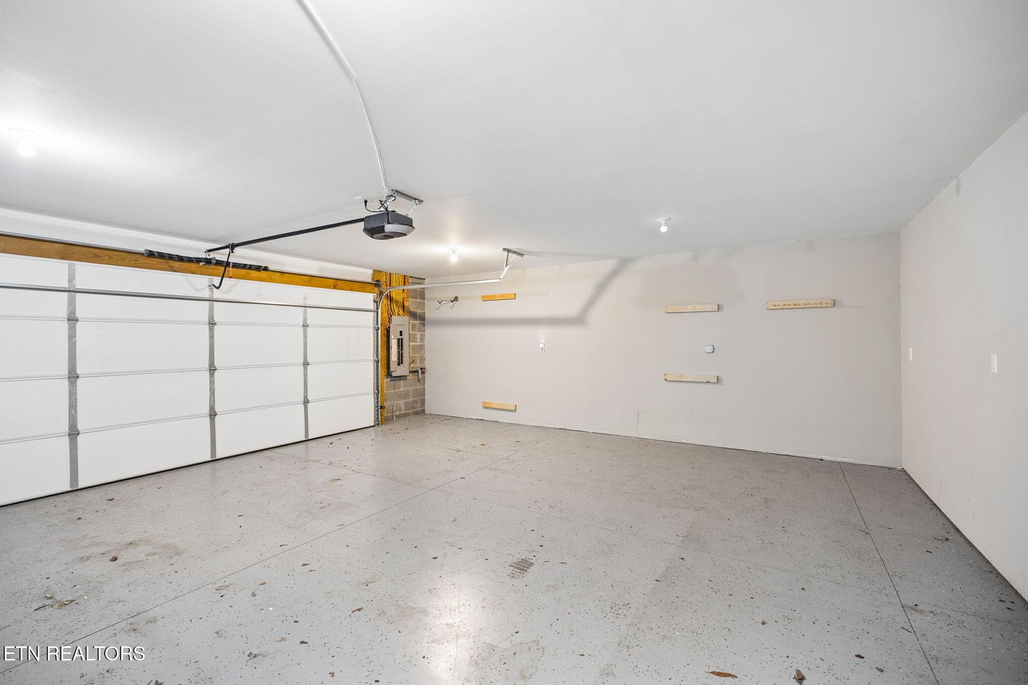 Large 2 Car Garage - 5713 Quail Run Drive, Maryville, TN 37804, Maryville