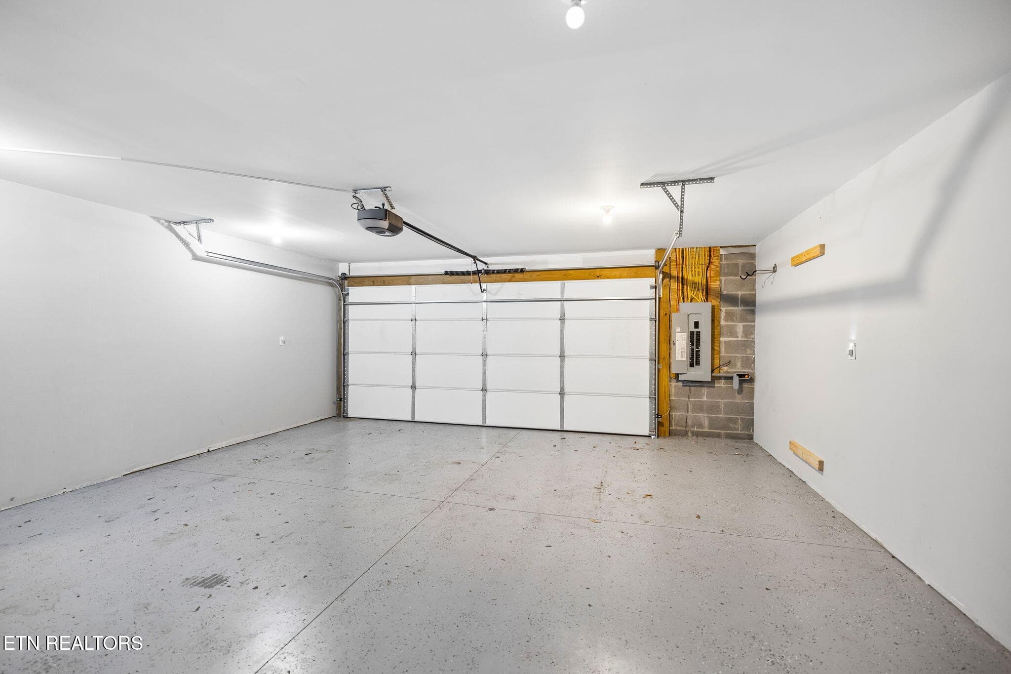 Spacious Garage - 5713 Quail Run Drive, Maryville, TN 37804, Maryville