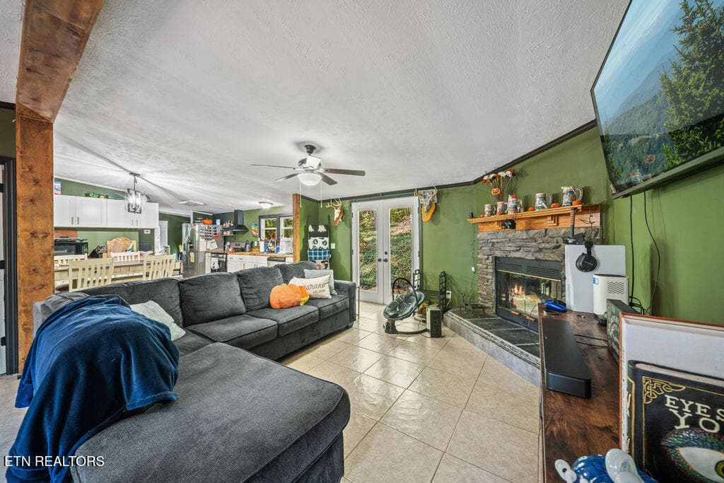 living - 257 Old Andersonville Pike, Heiskell, TN 37754, Heiskell