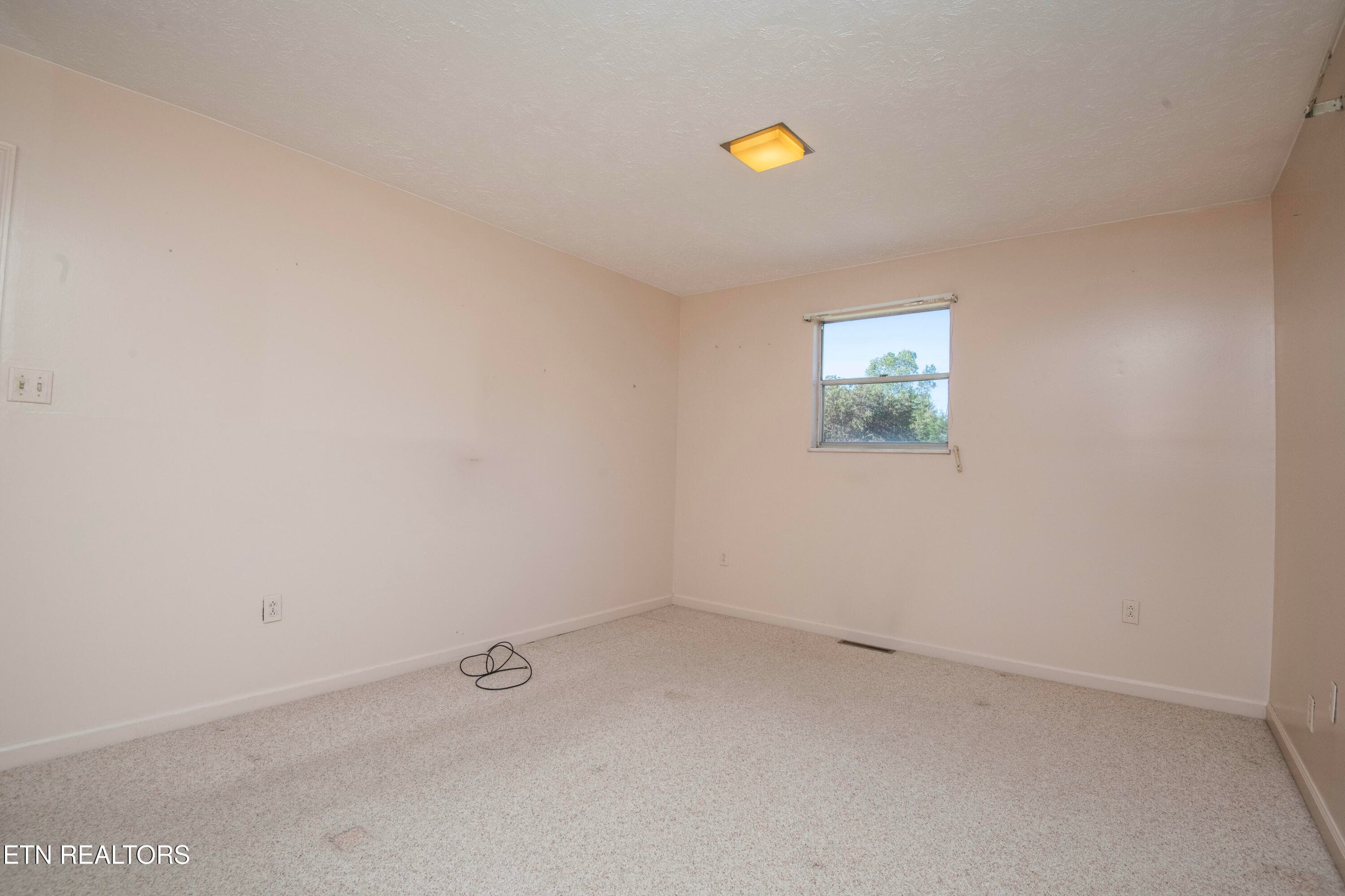 master bed - 104 Scenic View Drive, Corryton, TN 37721, Corryton