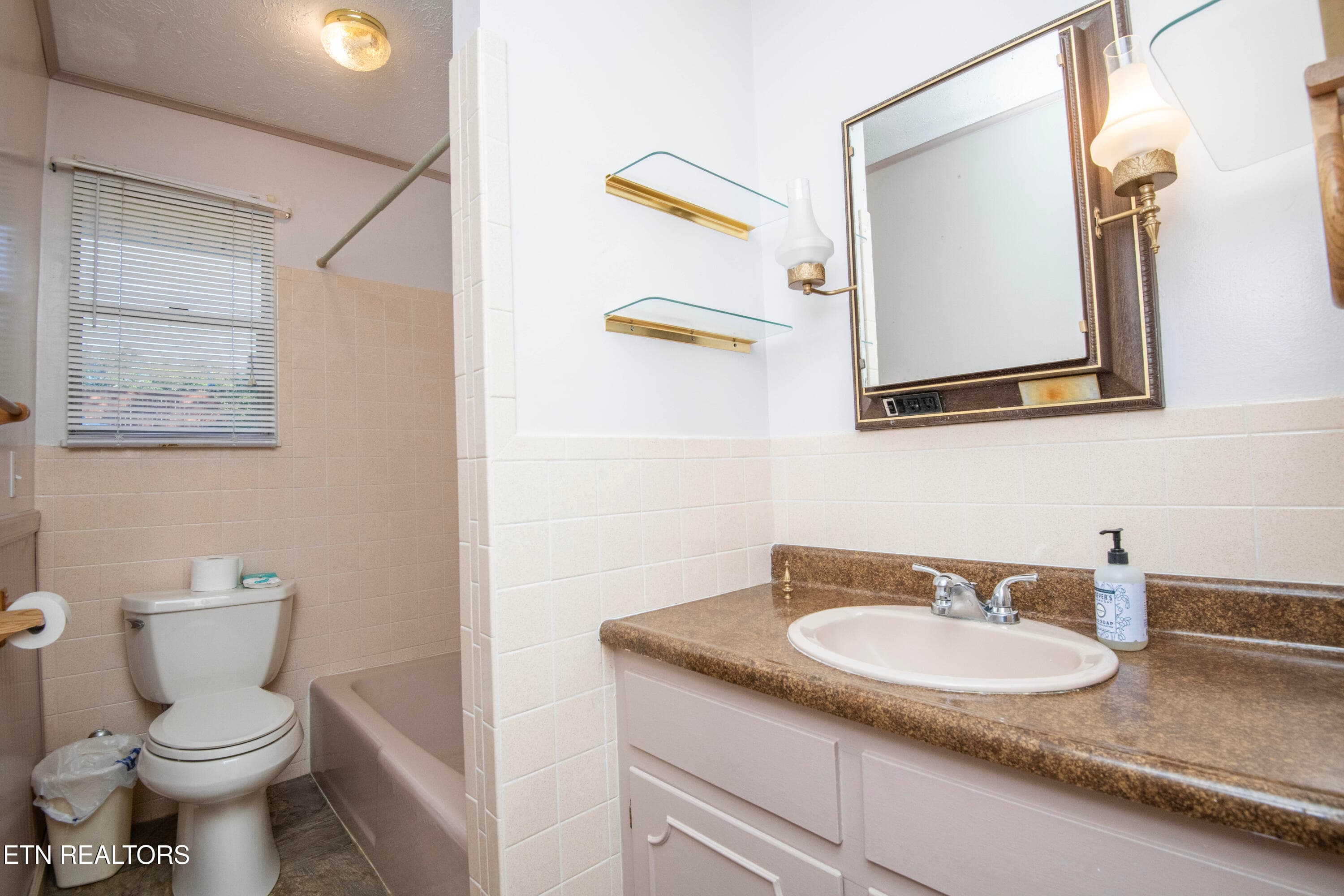 second bath - 104 Scenic View Drive, Corryton, TN 37721, Corryton