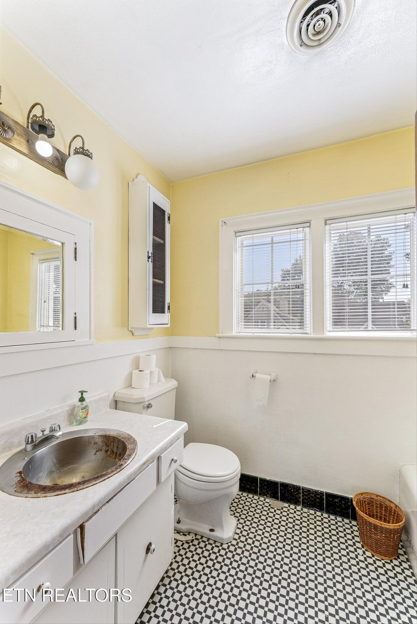34-3rd Bath A2 - 119 Adair Drive, Knoxville, TN 37918, Knoxville