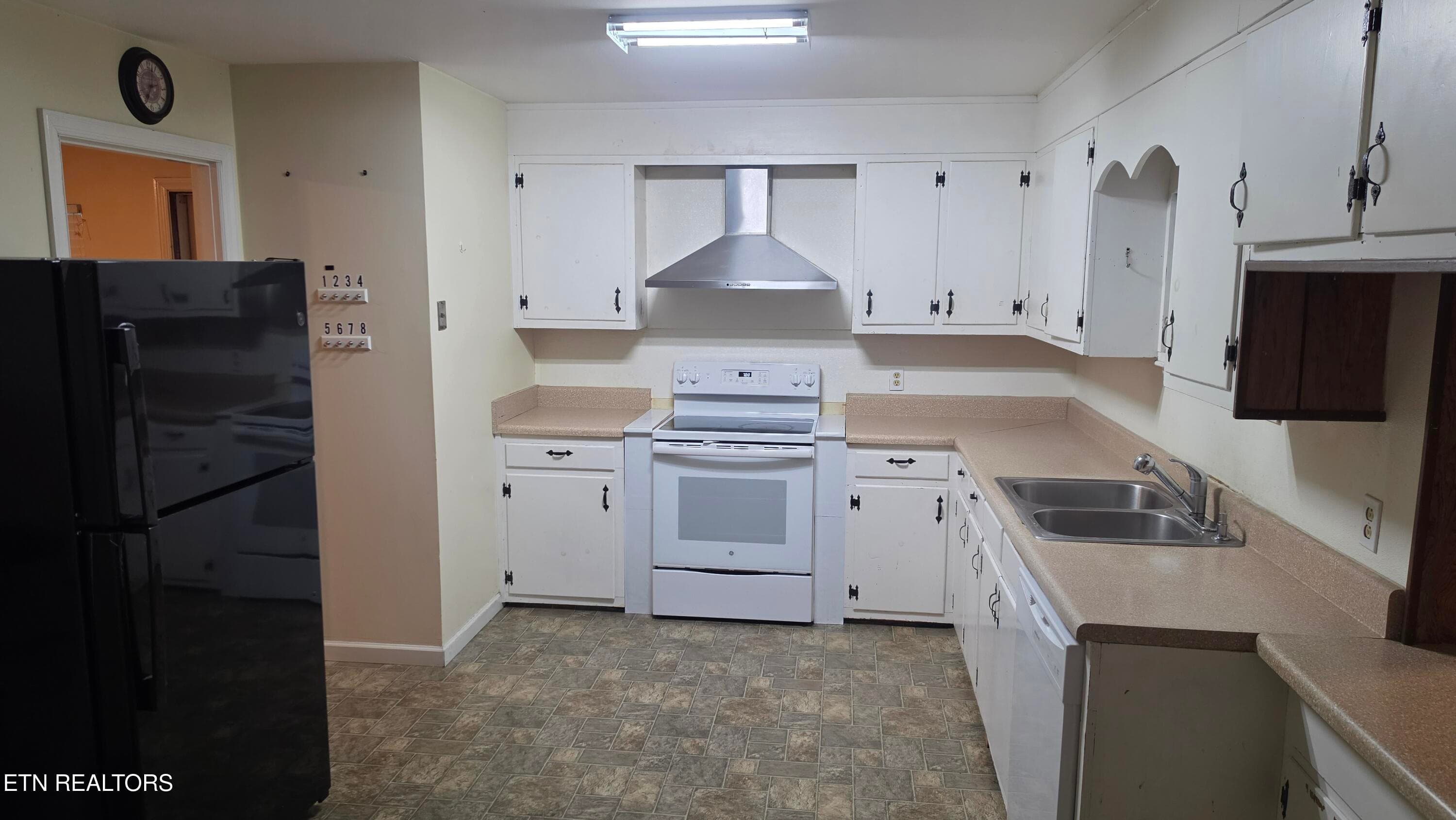 4967 - 1206 Peachtree St, Sweetwater, TN 37874, Sweetwater