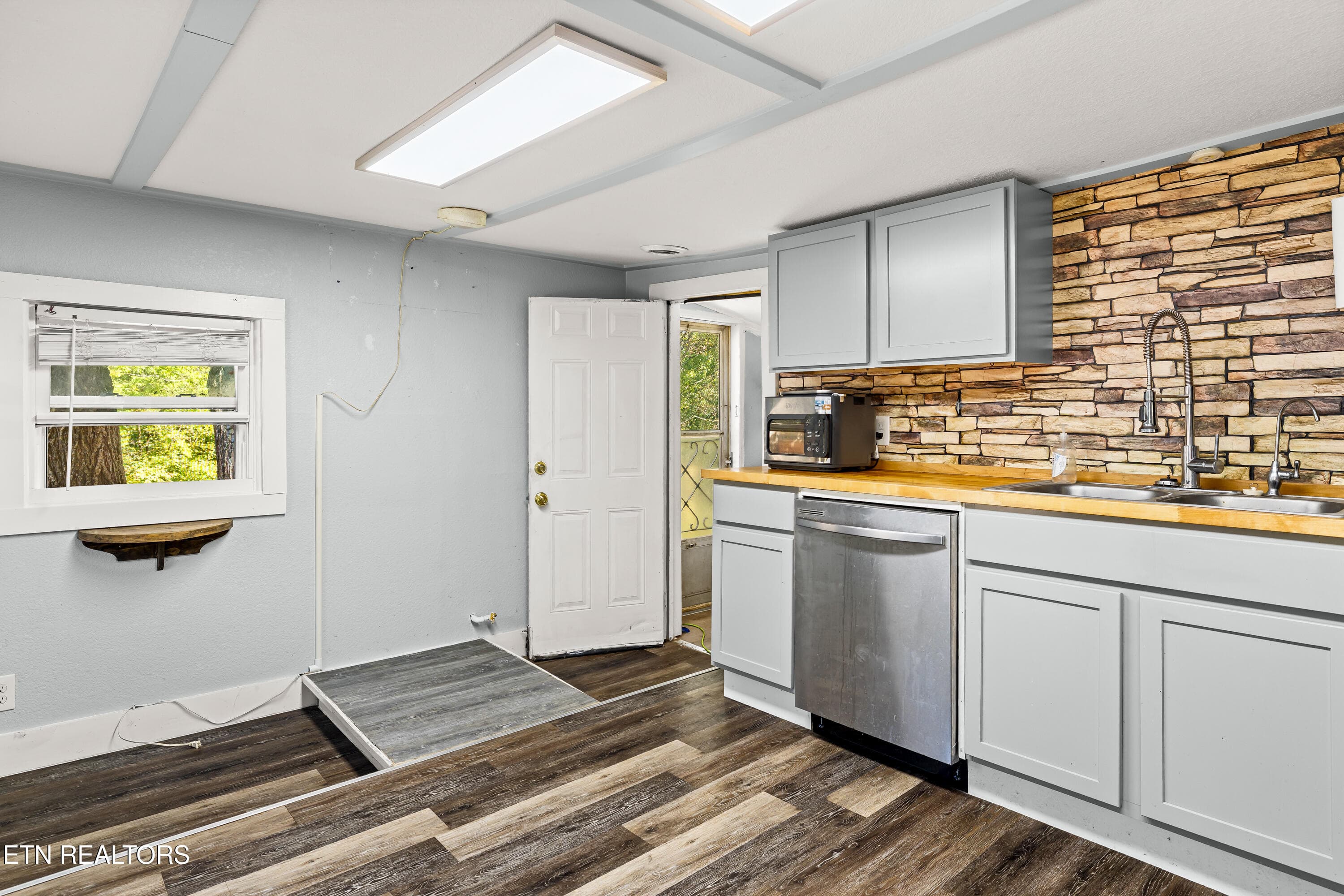 7421SeviervillePike-2 - 7421 Sevierville Pike, Knoxville, TN 37920, Knoxville