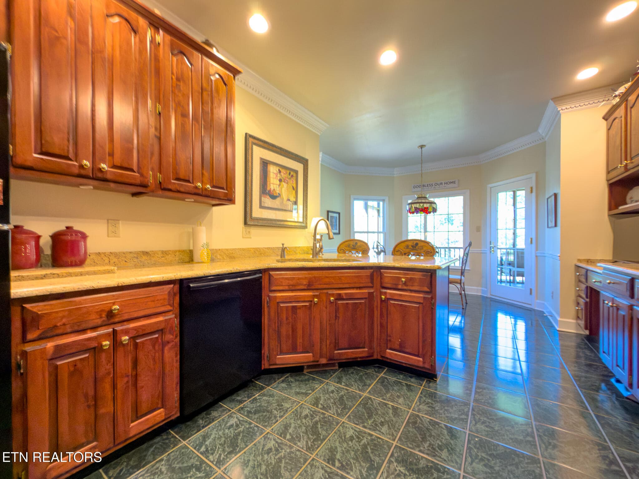 Kitchen - 2451 Parris Drive, Lenoir City, TN 37772, Lenoir City