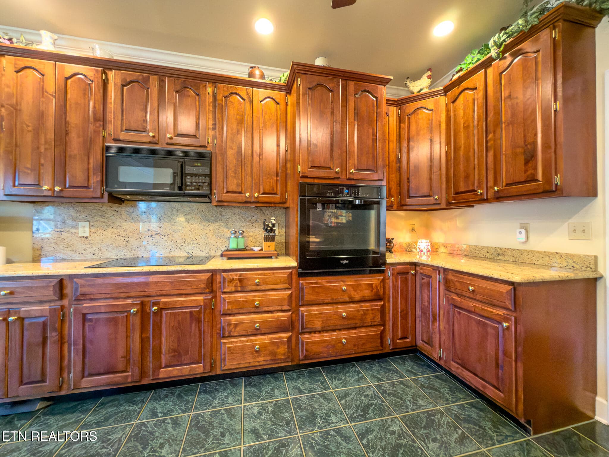 Kitchen - 2451 Parris Drive, Lenoir City, TN 37772, Lenoir City