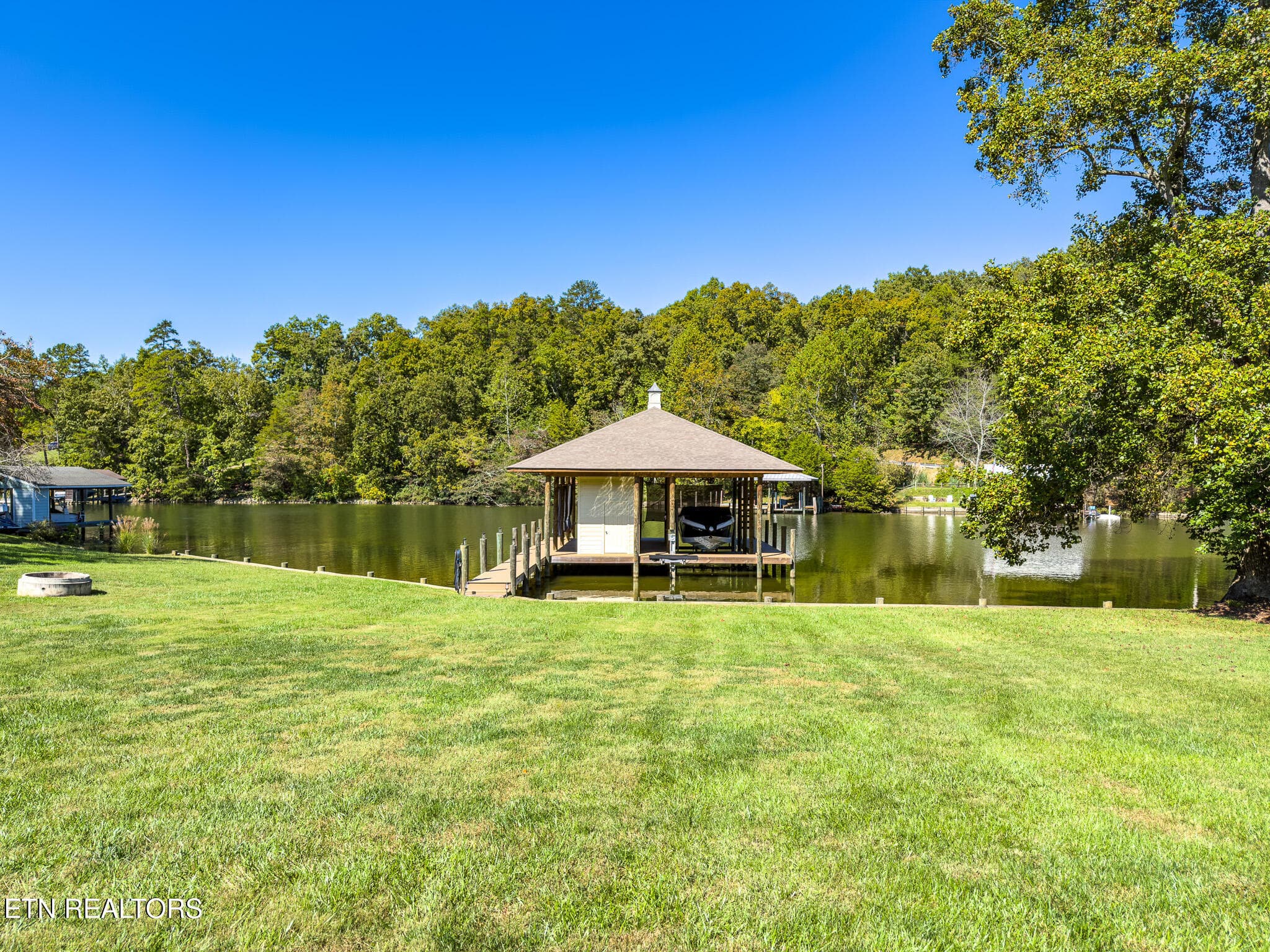 Boathouse - 2451 Parris Drive, Lenoir City, TN 37772, Lenoir City