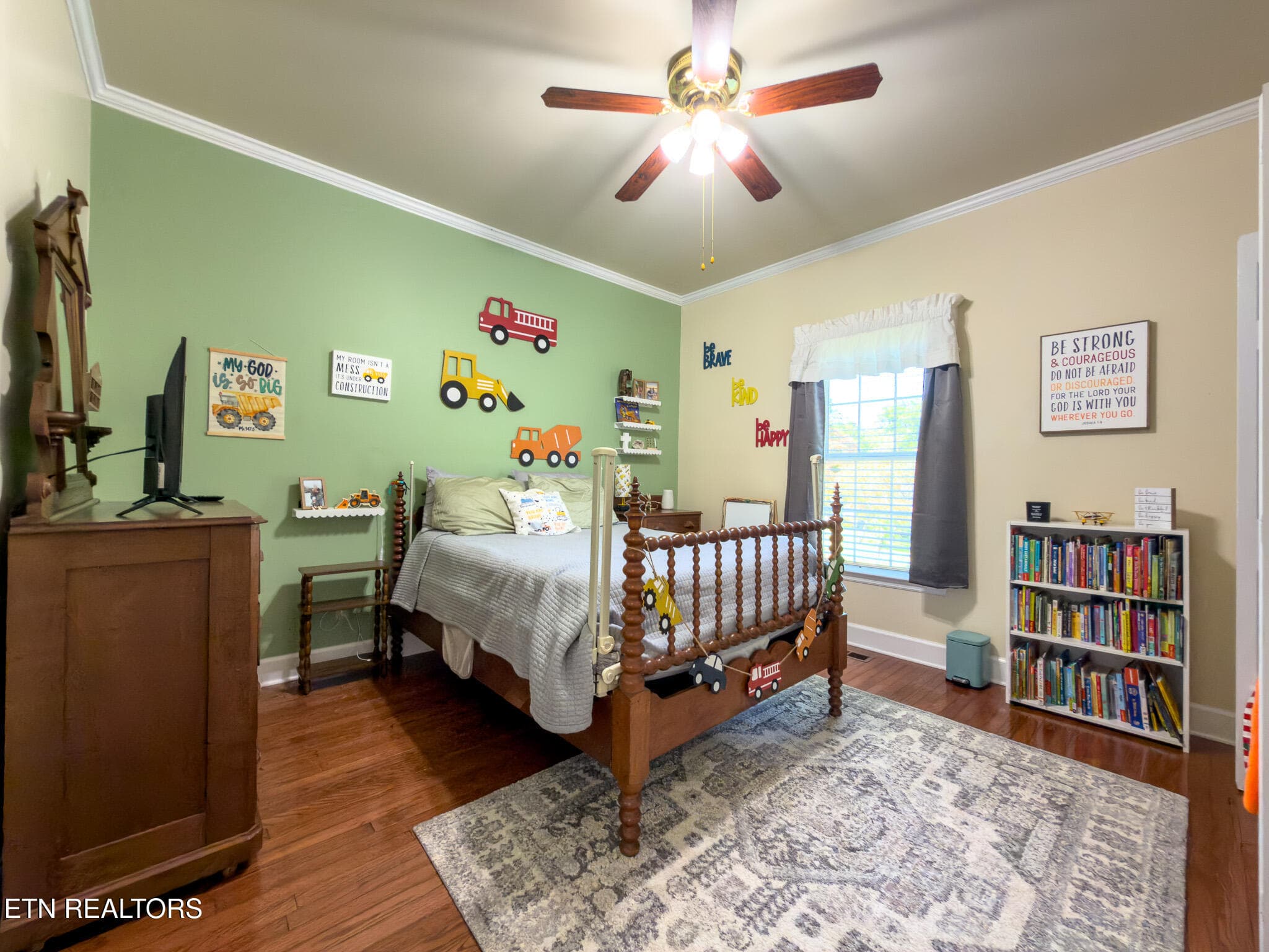 Guest Bedroom - 2451 Parris Drive, Lenoir City, TN 37772, Lenoir City