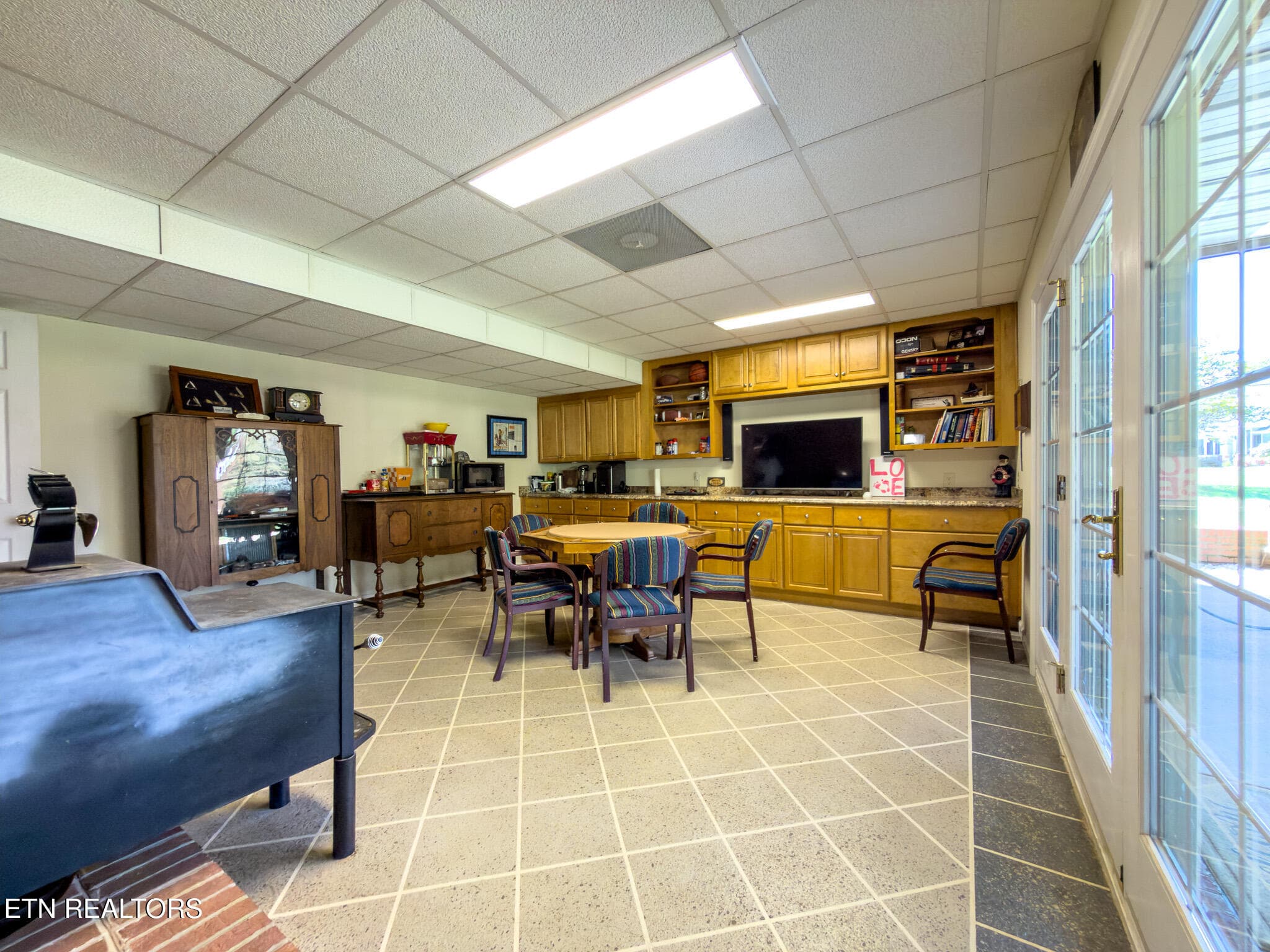 Downstairs Living Area - 2451 Parris Drive, Lenoir City, TN 37772, Lenoir City