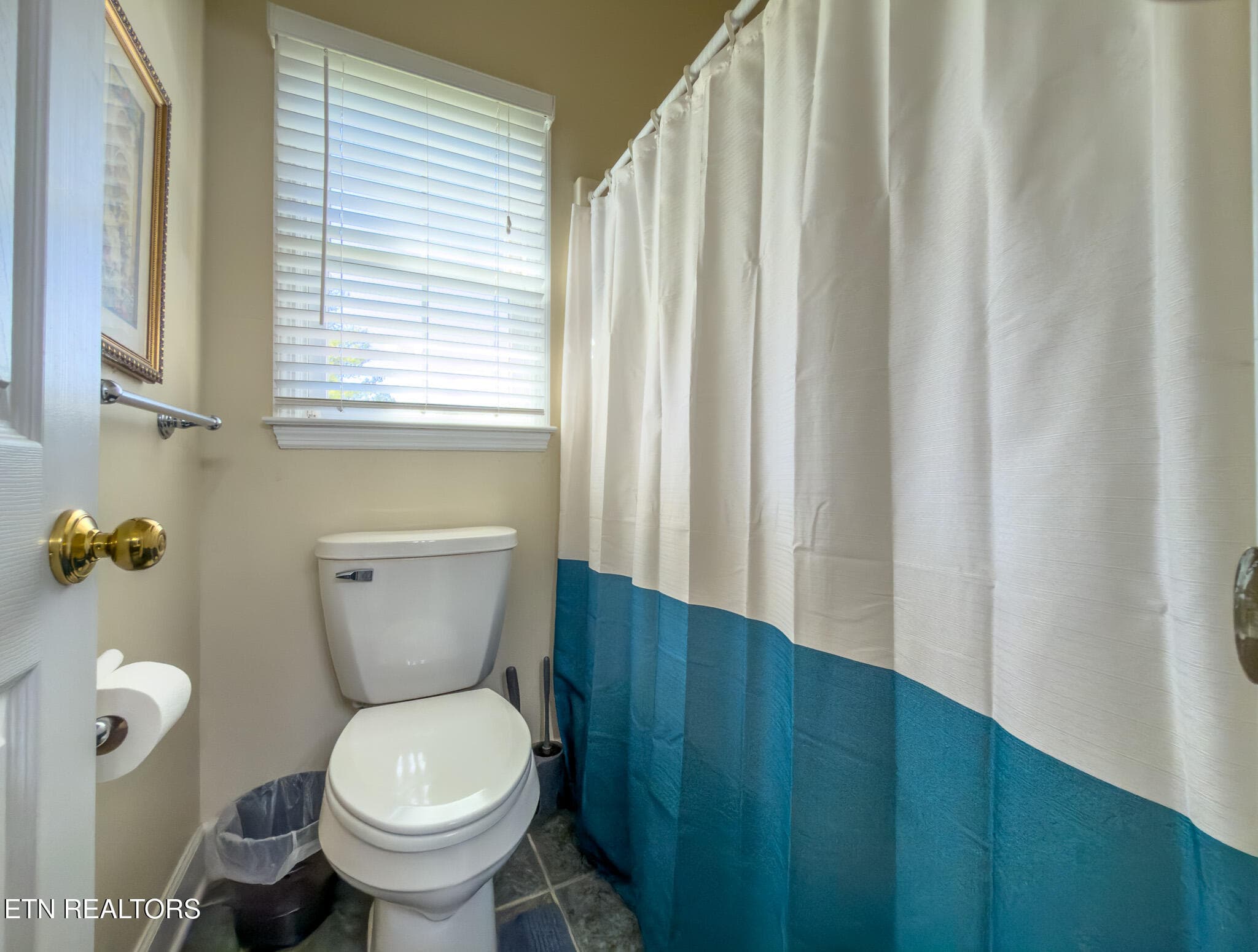 Jack/Jill Bathroom - 2451 Parris Drive, Lenoir City, TN 37772, Lenoir City