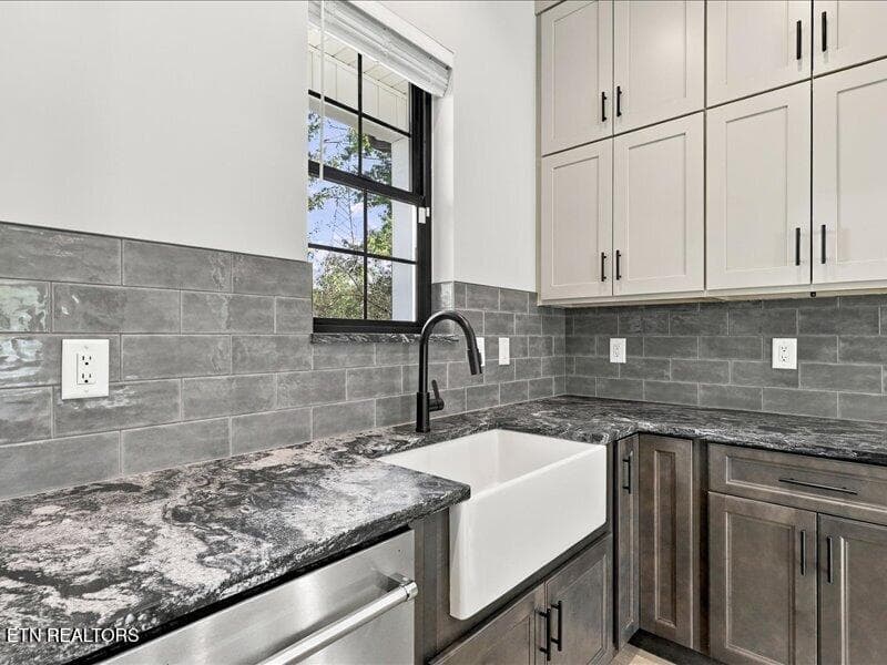 17-014_1I2A2019 - 1511 Grainger Ave, Knoxville, TN 37917, Knoxville