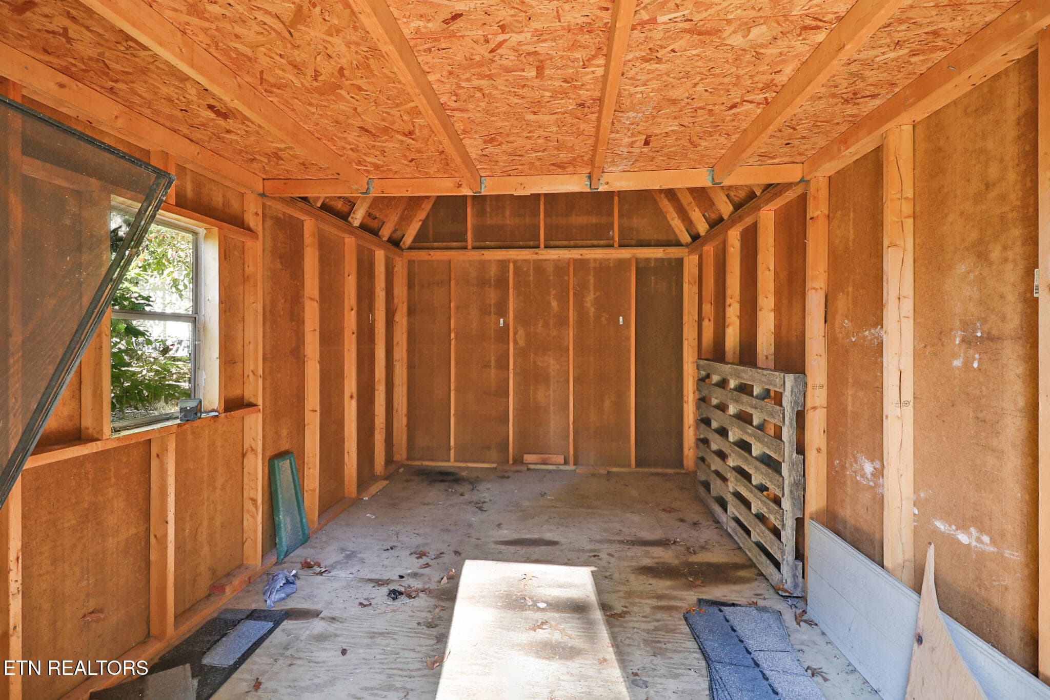 Outbuilding - 118 Robin Hood Drive, Crossville, TN 38555, Crossville
