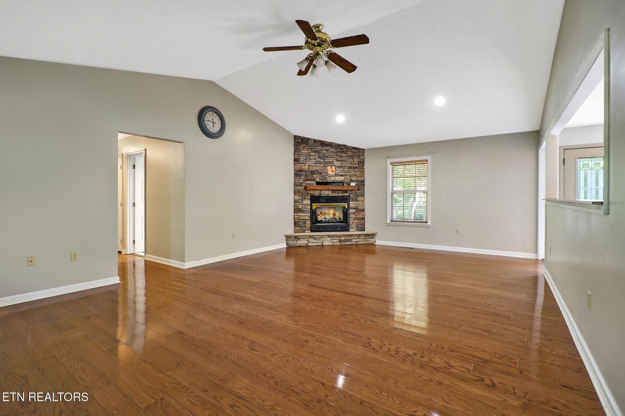 Living Room - 118 Robin Hood Drive, Crossville, TN 38555, Crossville