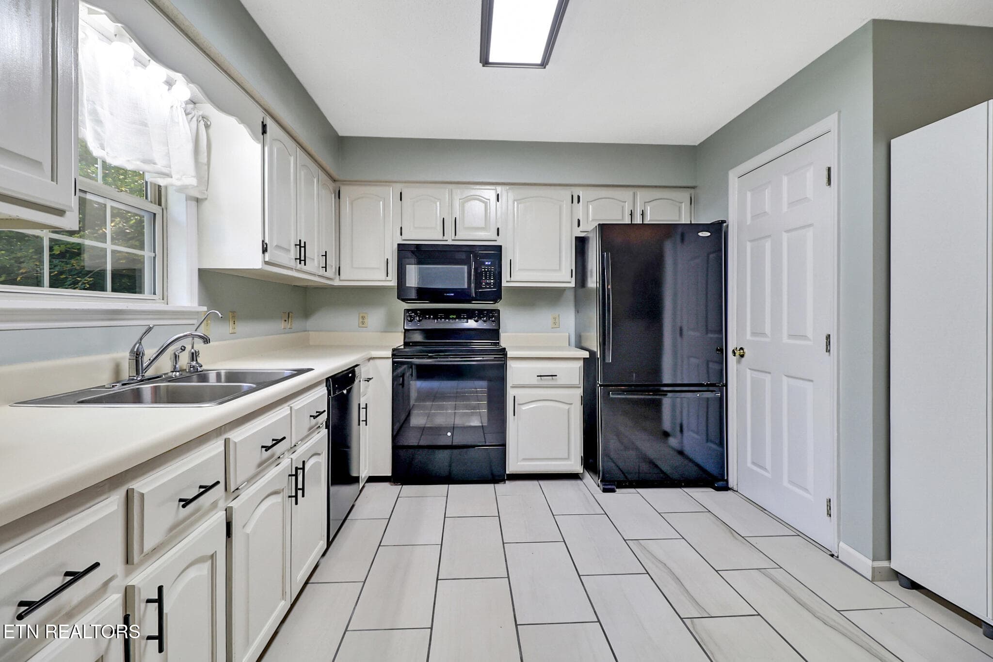 Kitchen - 118 Robin Hood Drive, Crossville, TN 38555, Crossville