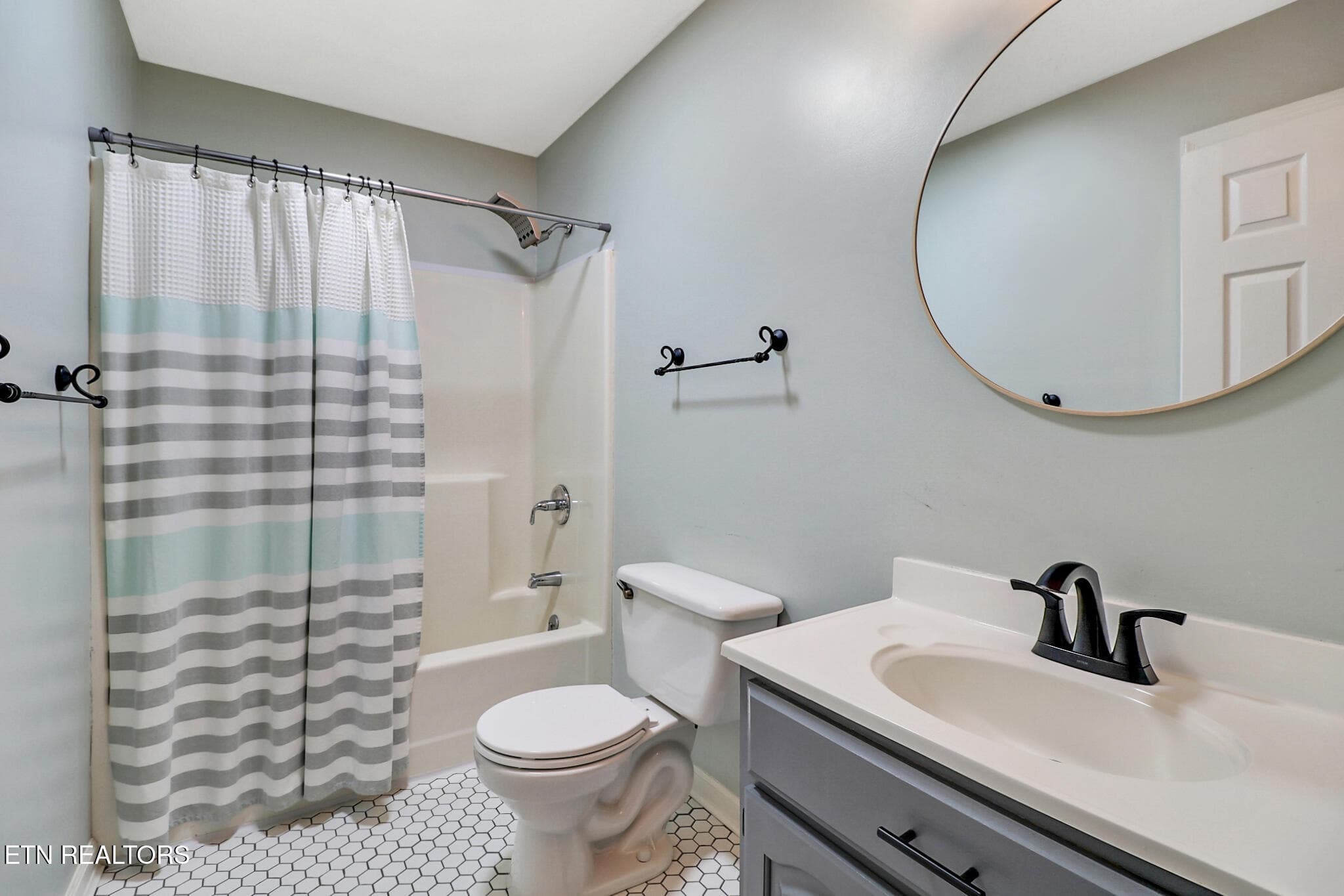Master Bathroom - 118 Robin Hood Drive, Crossville, TN 38555, Crossville