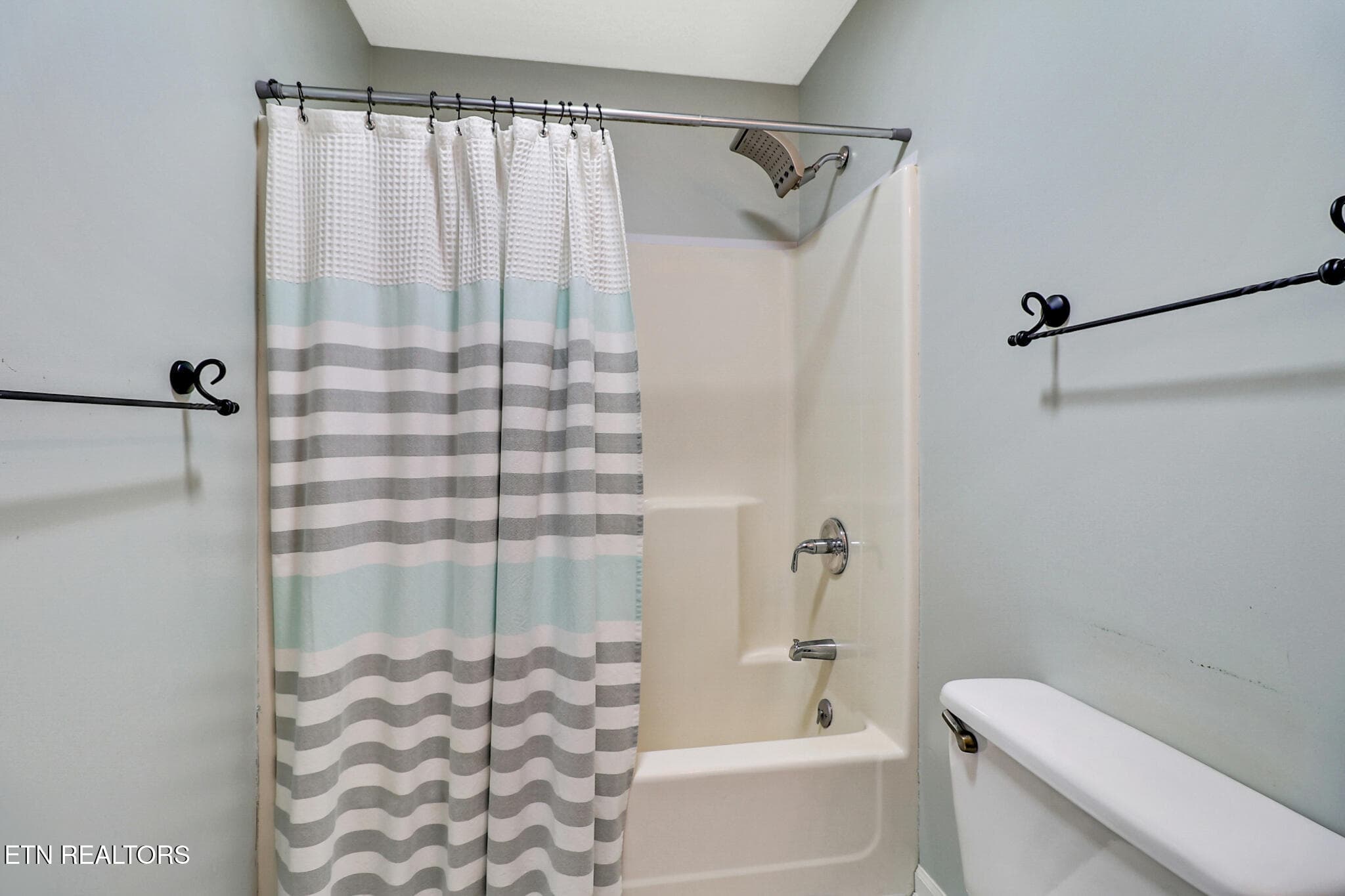 Master Bathroom - 118 Robin Hood Drive, Crossville, TN 38555, Crossville