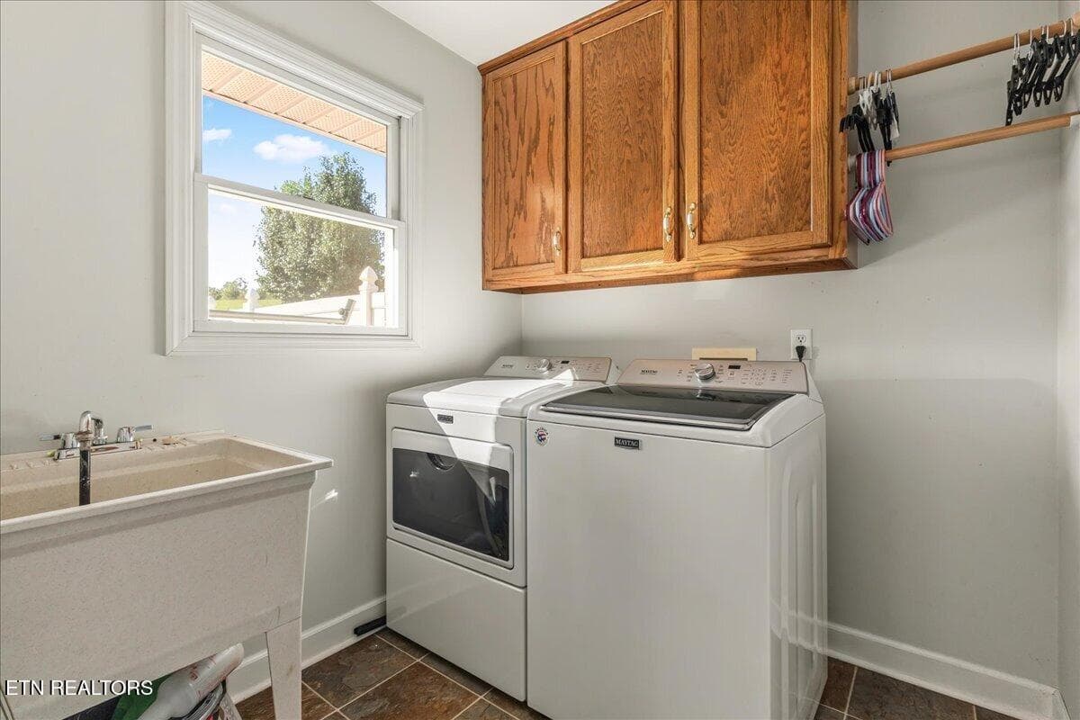 27-407 Mount View Rd-23 - 407 Mountain View Rd, Madisonville, TN 37354