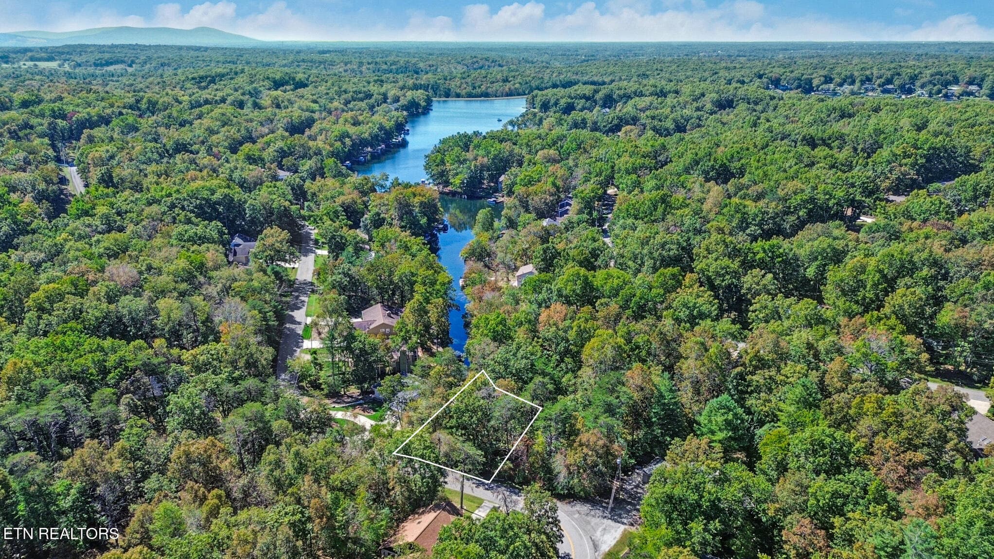 201 Meadowview Drive, Crossville, TN 38558