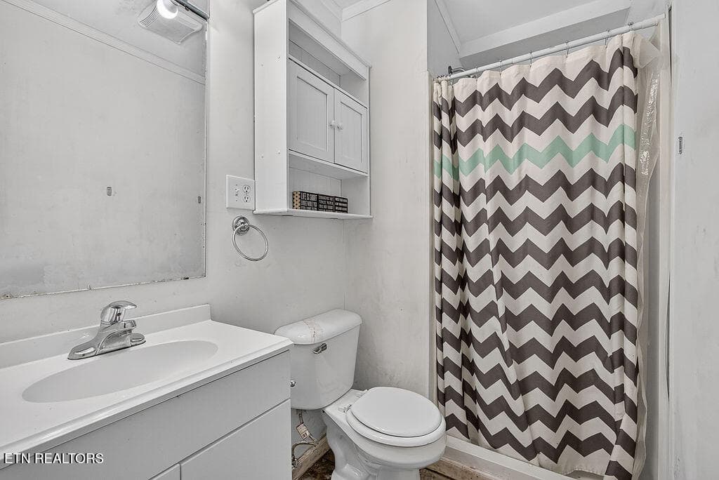 LB1A2521 - 420 Hialeah Drive, Knoxville, TN 37920, Knoxville