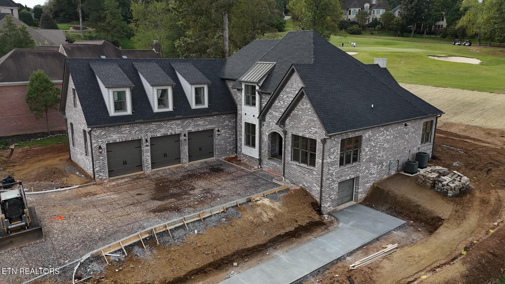 1075 Oak Chase Blvd, Lenoir City, TN 37772
