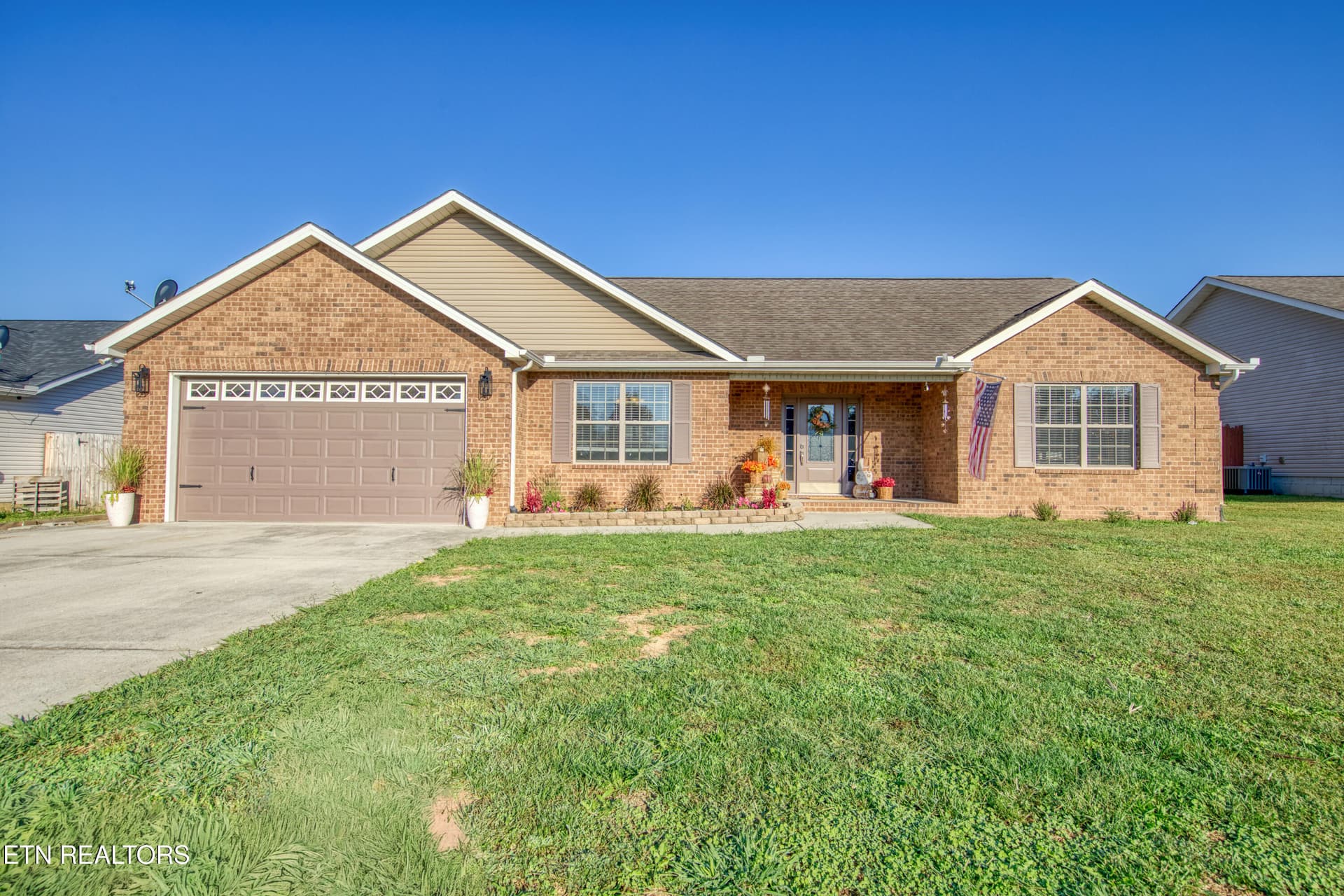 743 Hillside Lane, Lenoir City, TN 37771